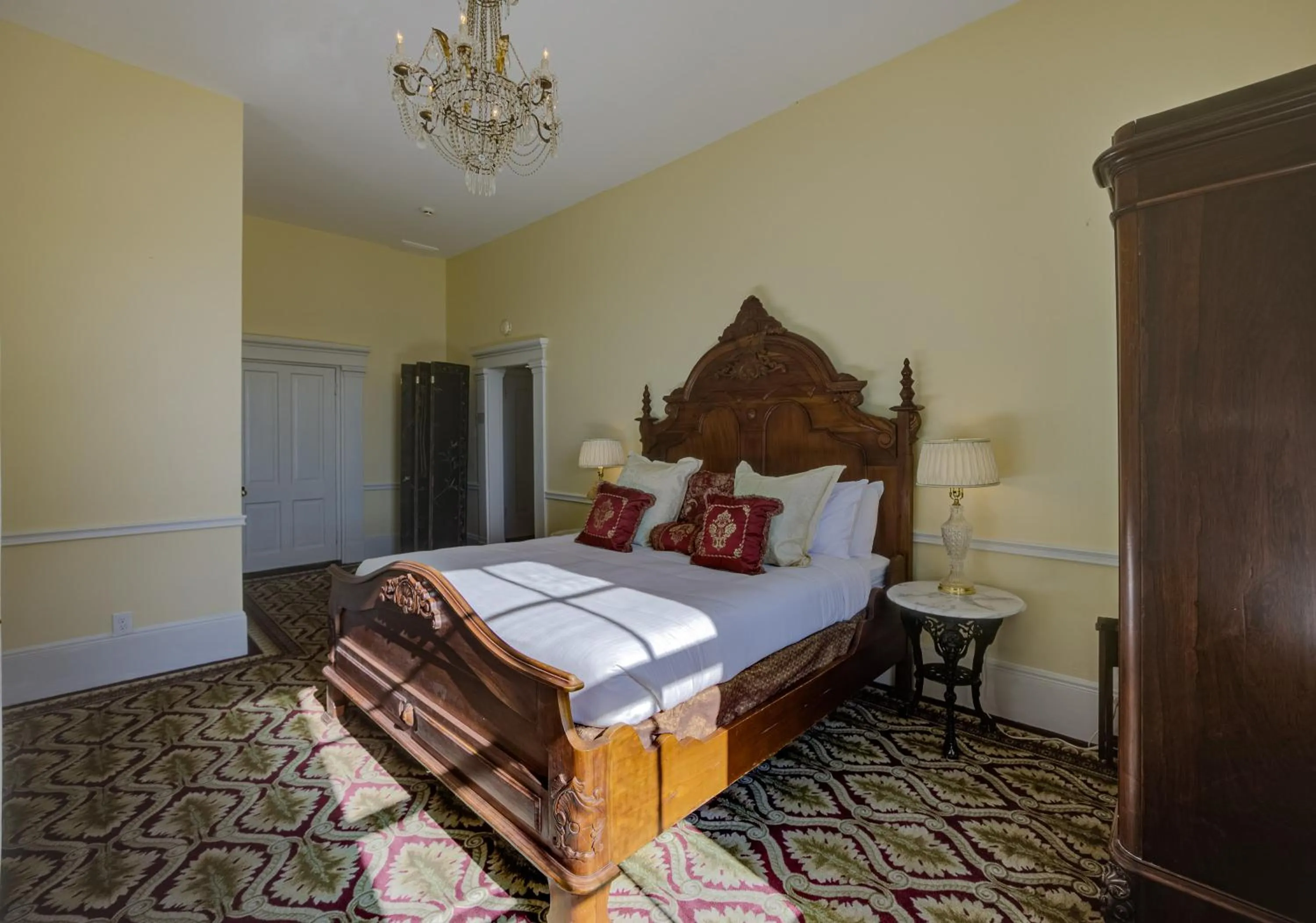 Deluxe King Suite in The Inn at Cedar Grove