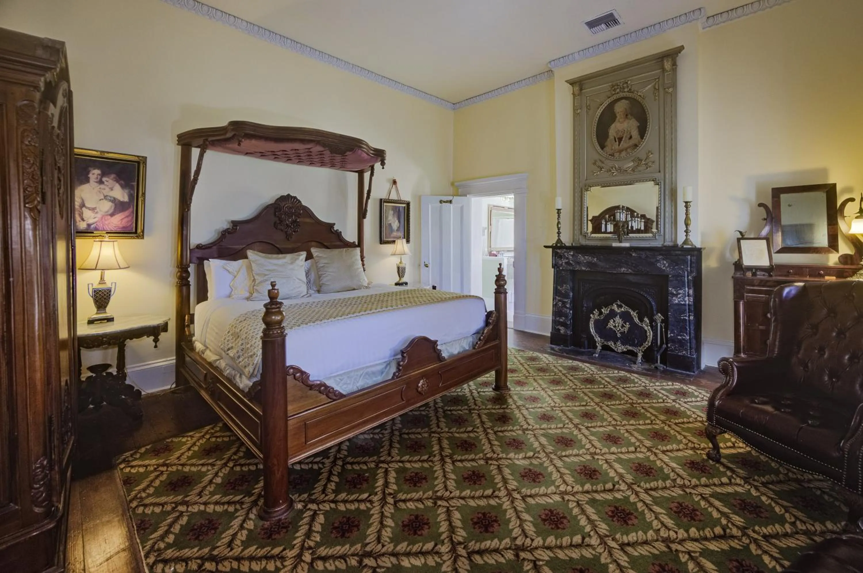 Deluxe King Room in The Inn at Cedar Grove