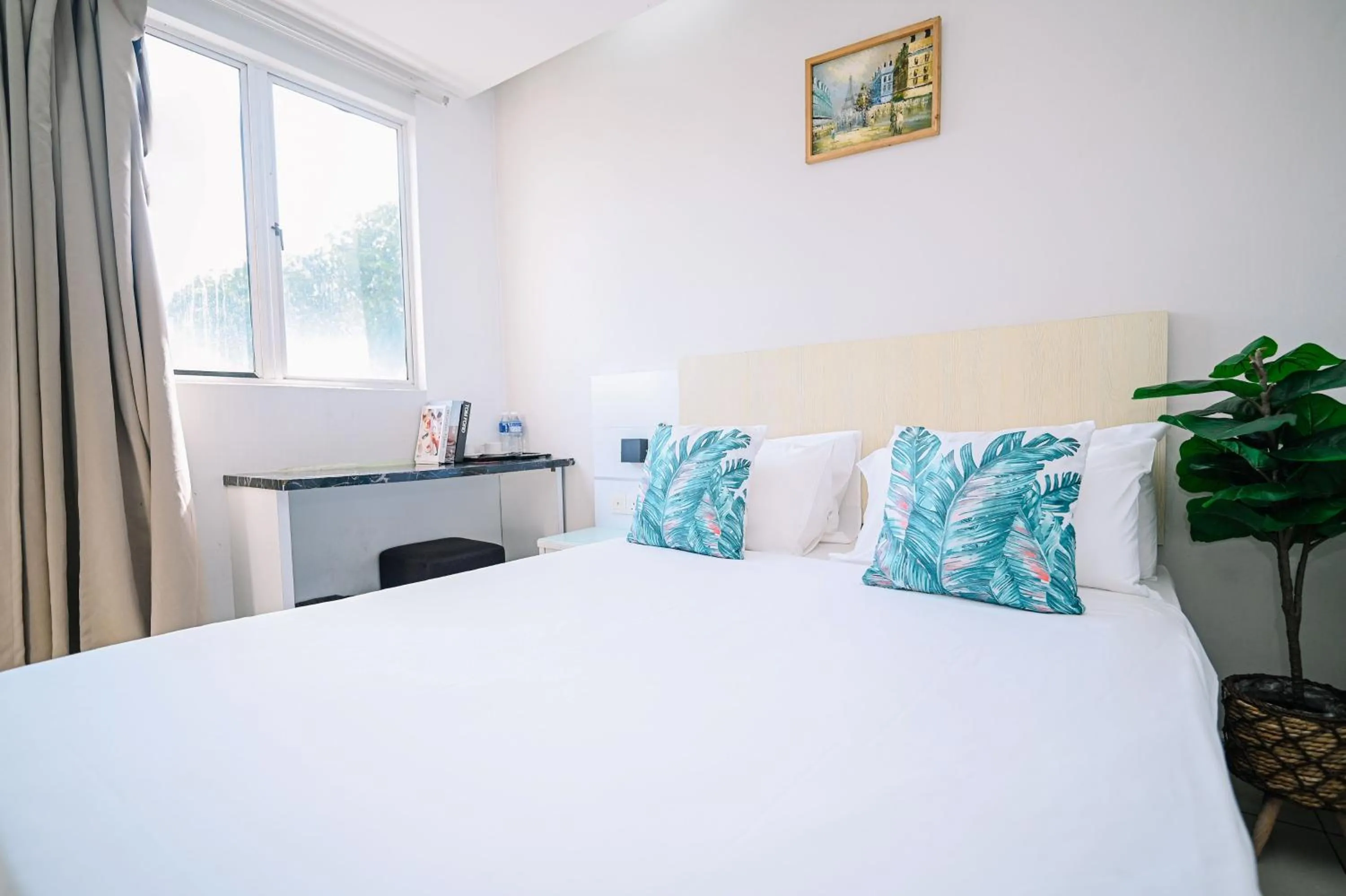 Deluxe Queen Room in Swing & Pillows - Subang SS15