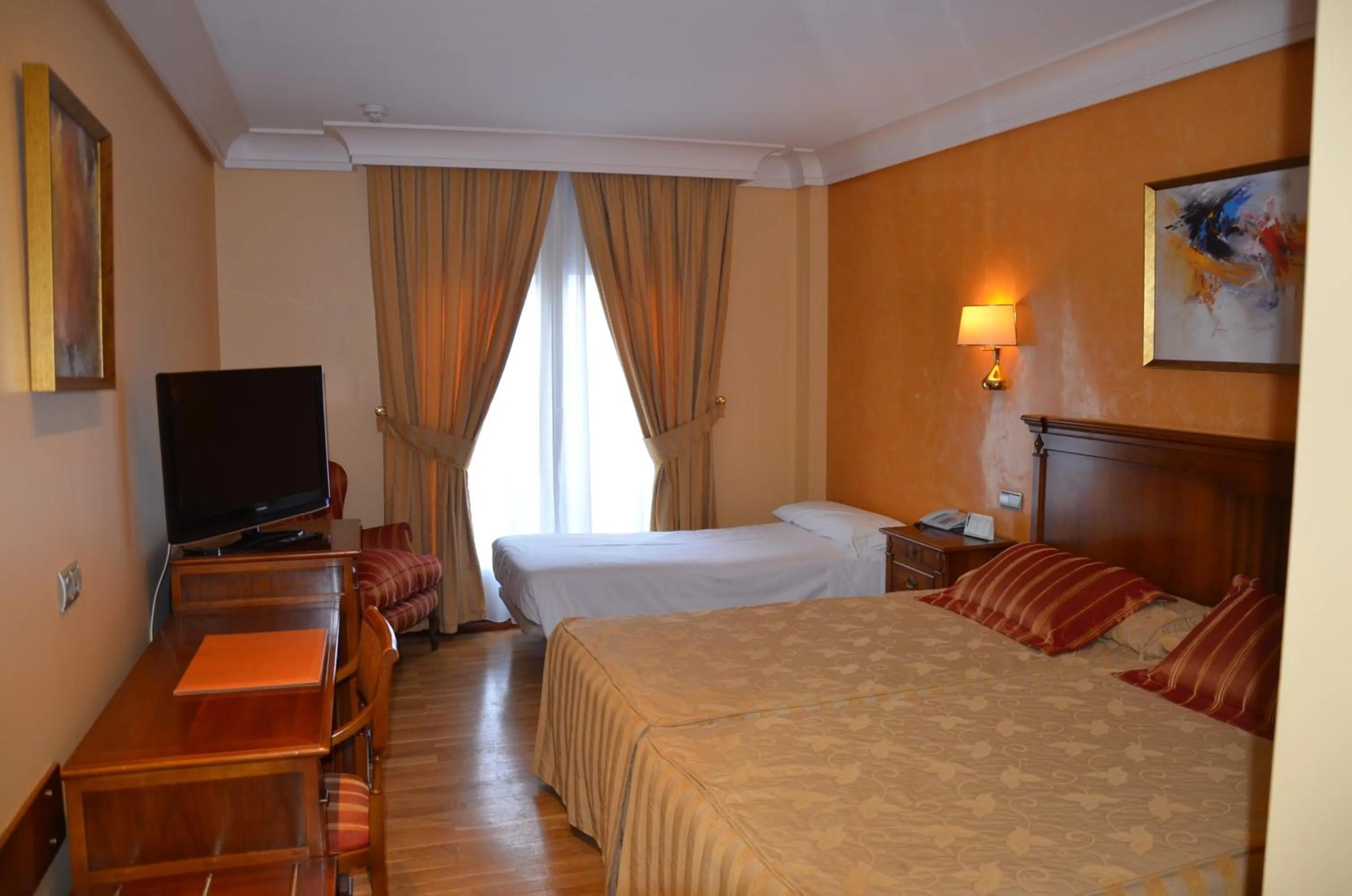 Double Room with Extra Bed (2 Adults + 1 Child) in Sercotel Guadiana