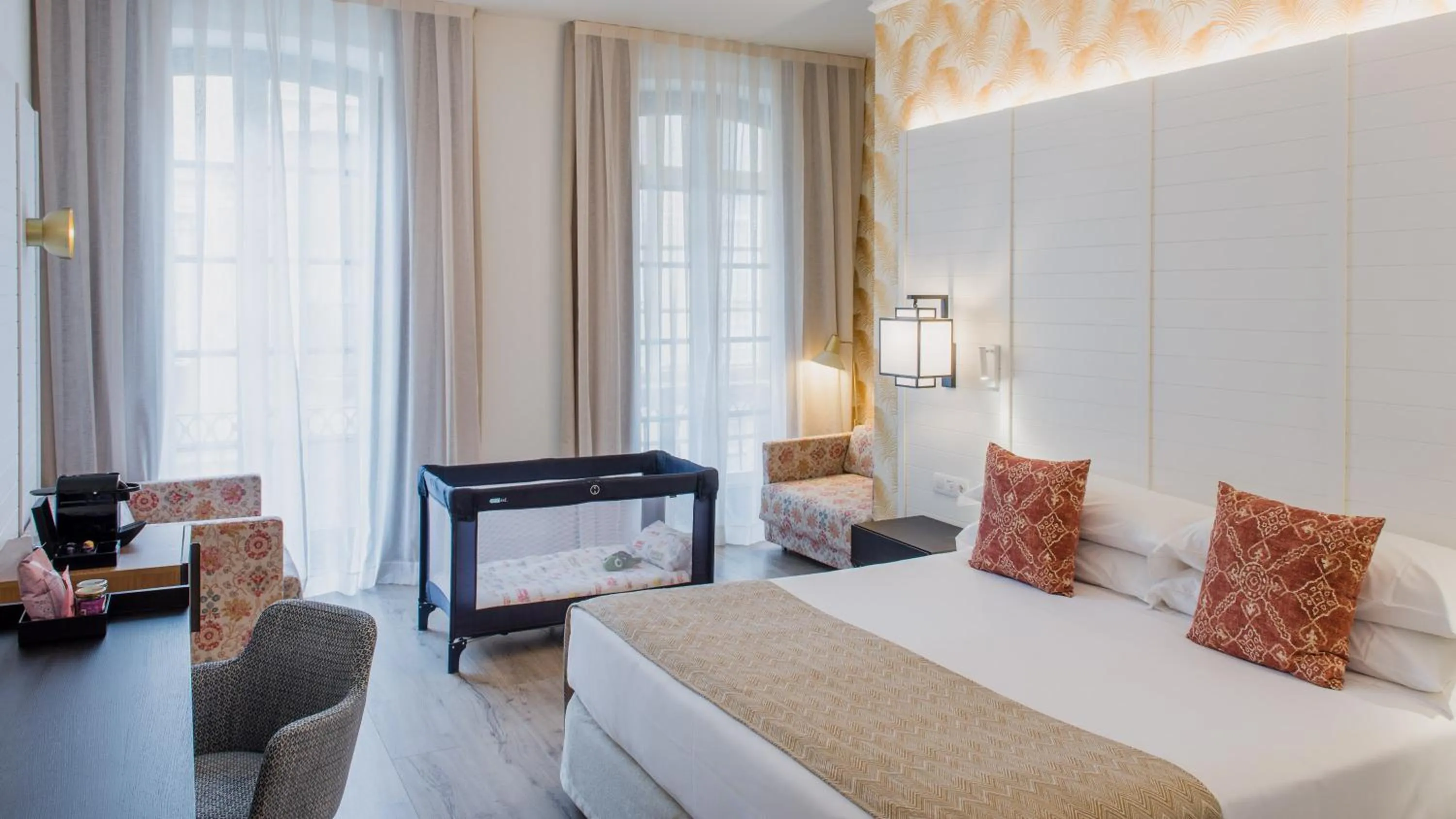 Deluxe Family Room in Molina Lario