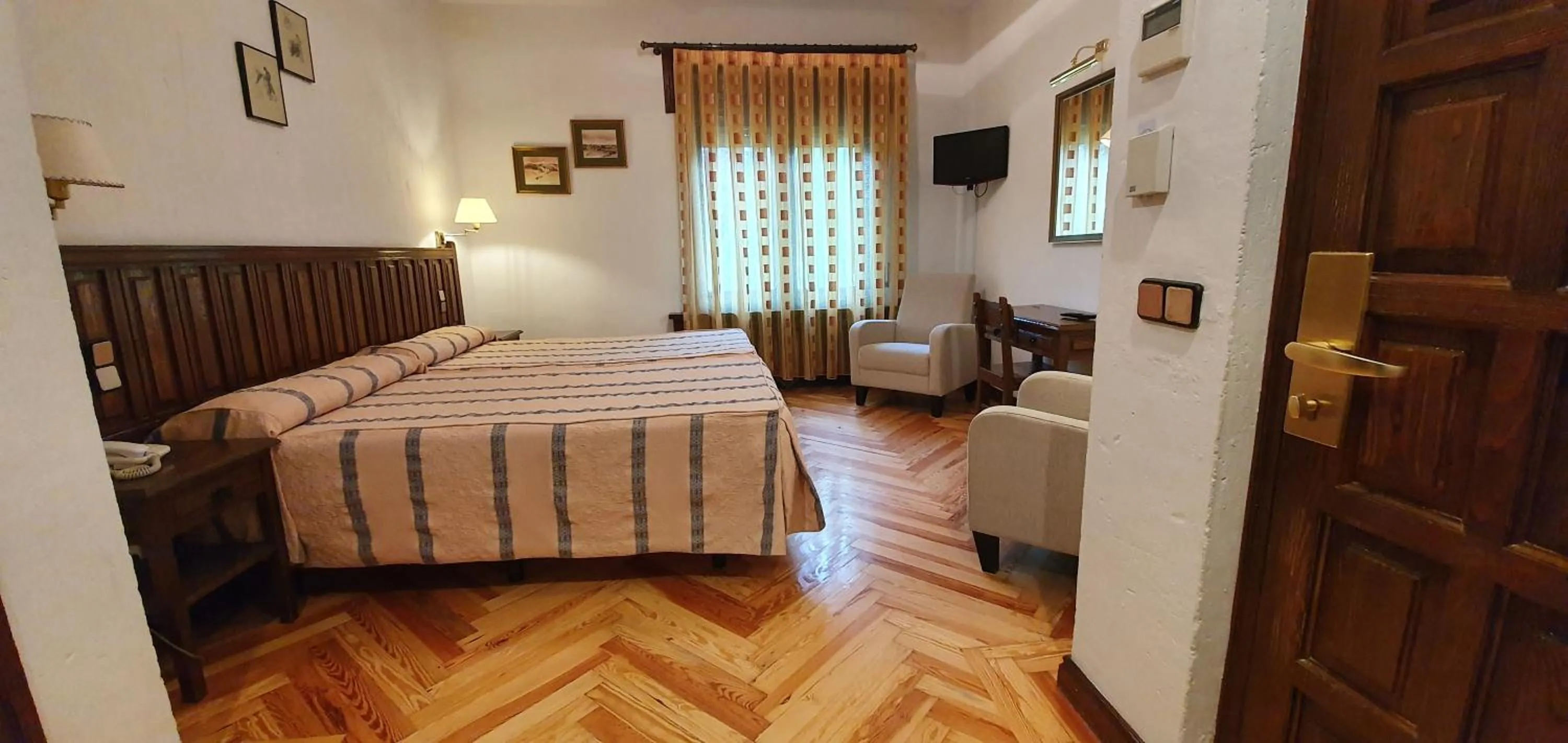 Twin Room in Mirasierra