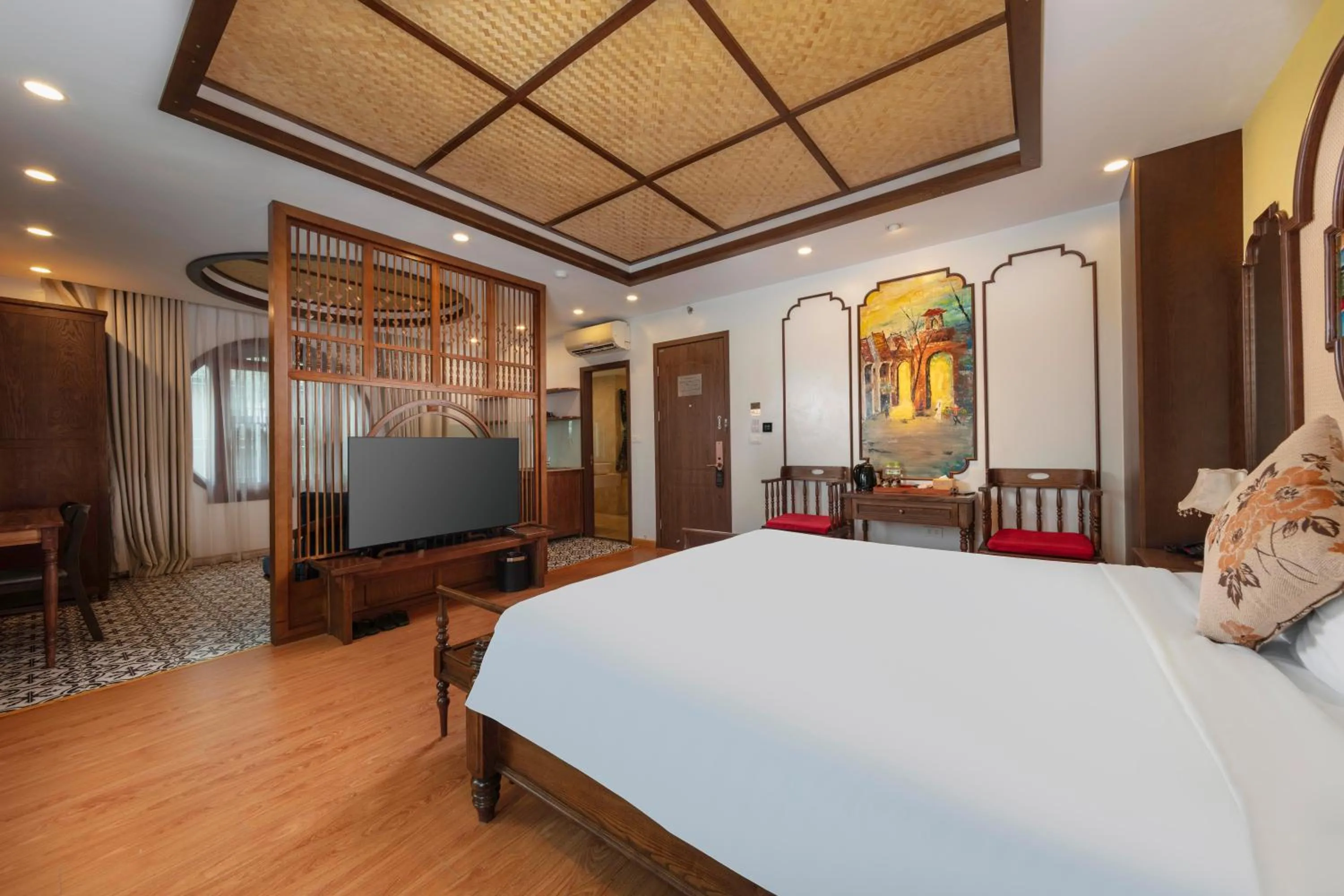 King Suite with Bathtub in Veshia Hotel & Spa