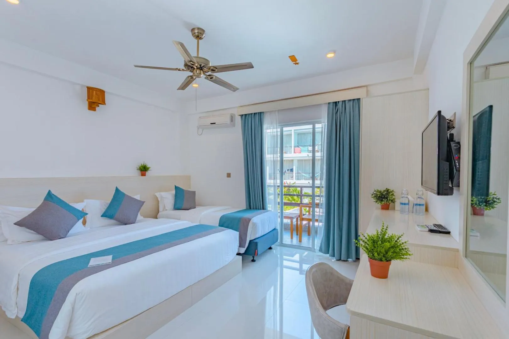 Deluxe Triple Room - single occupancy in Dhiguveli Breeze