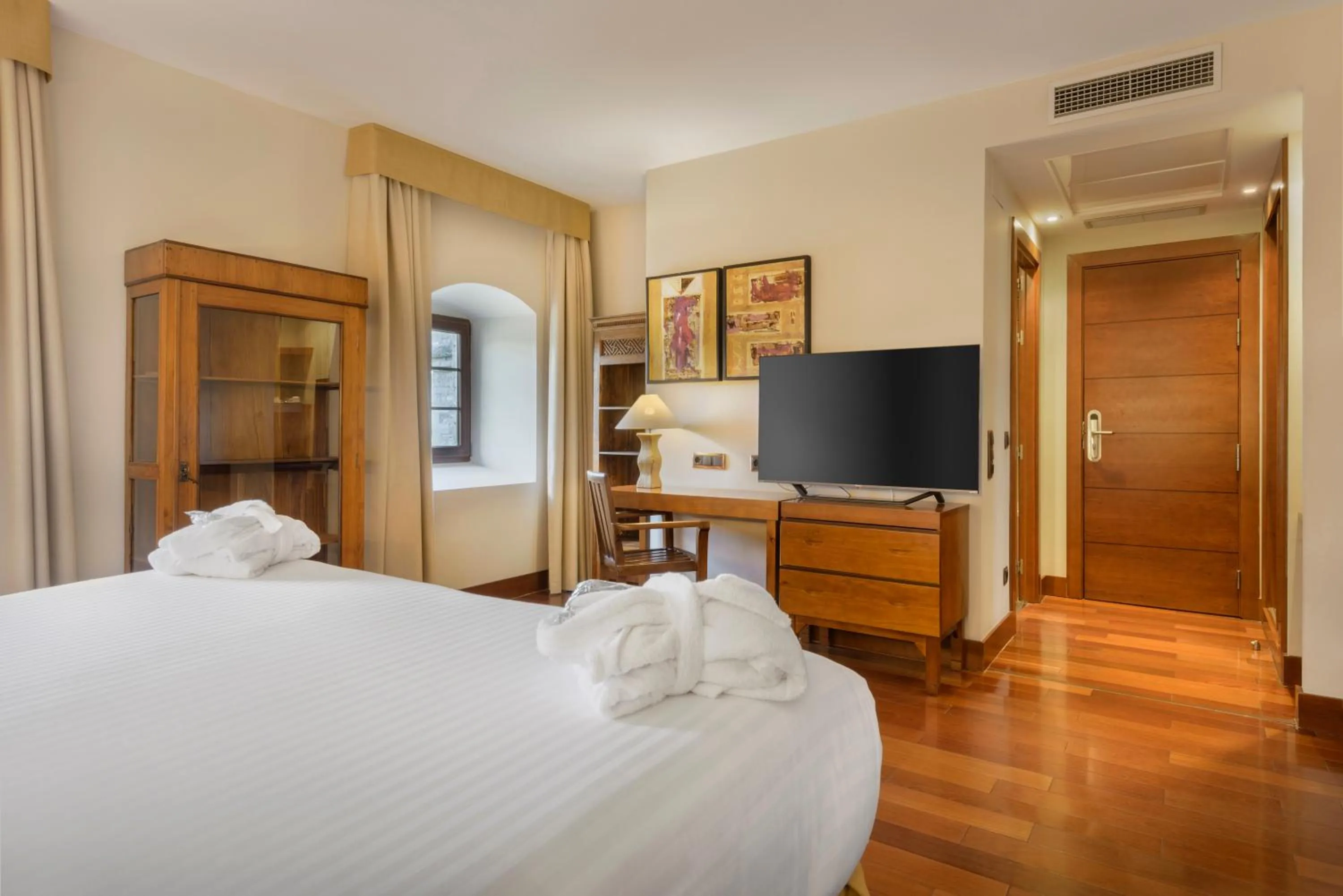 Deluxe Double or Twin Room in Hotel & Spa Monasterio de Boltaña