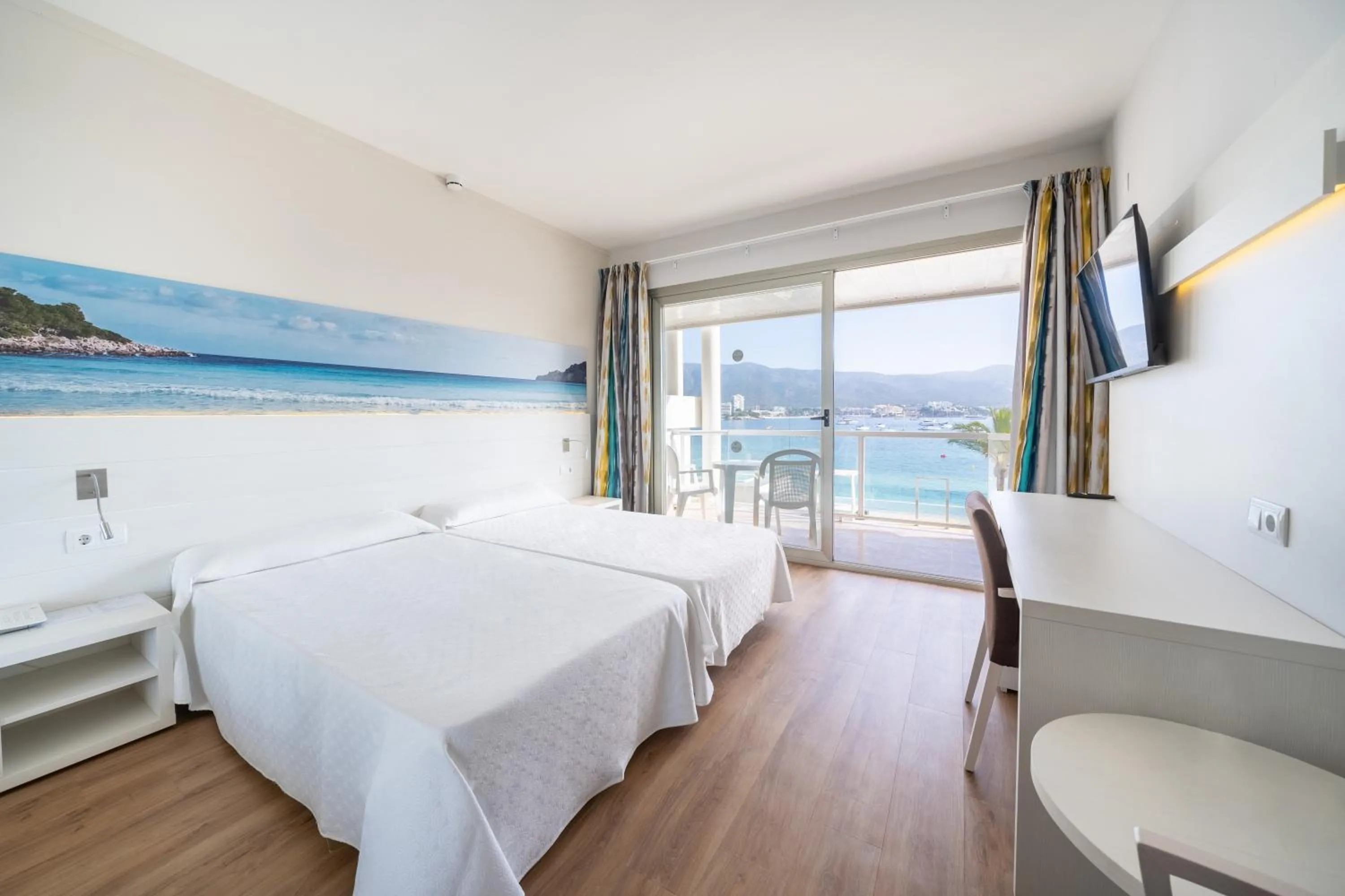 Twin Room with Sea View in Seramar Hotel Comodoro Playa