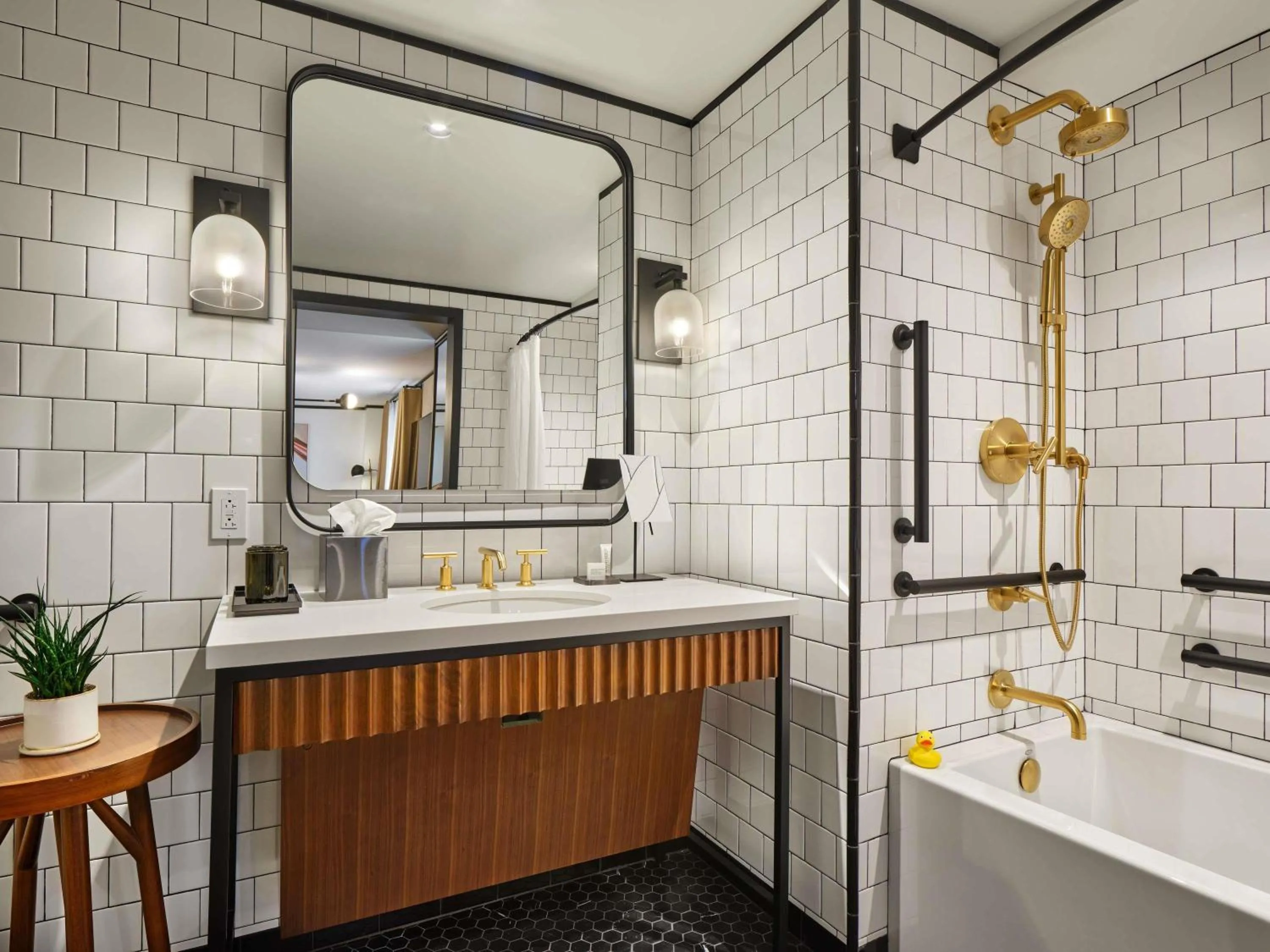 Deluxe King Room - Accessible  in 21c Museum Hotel St Louis