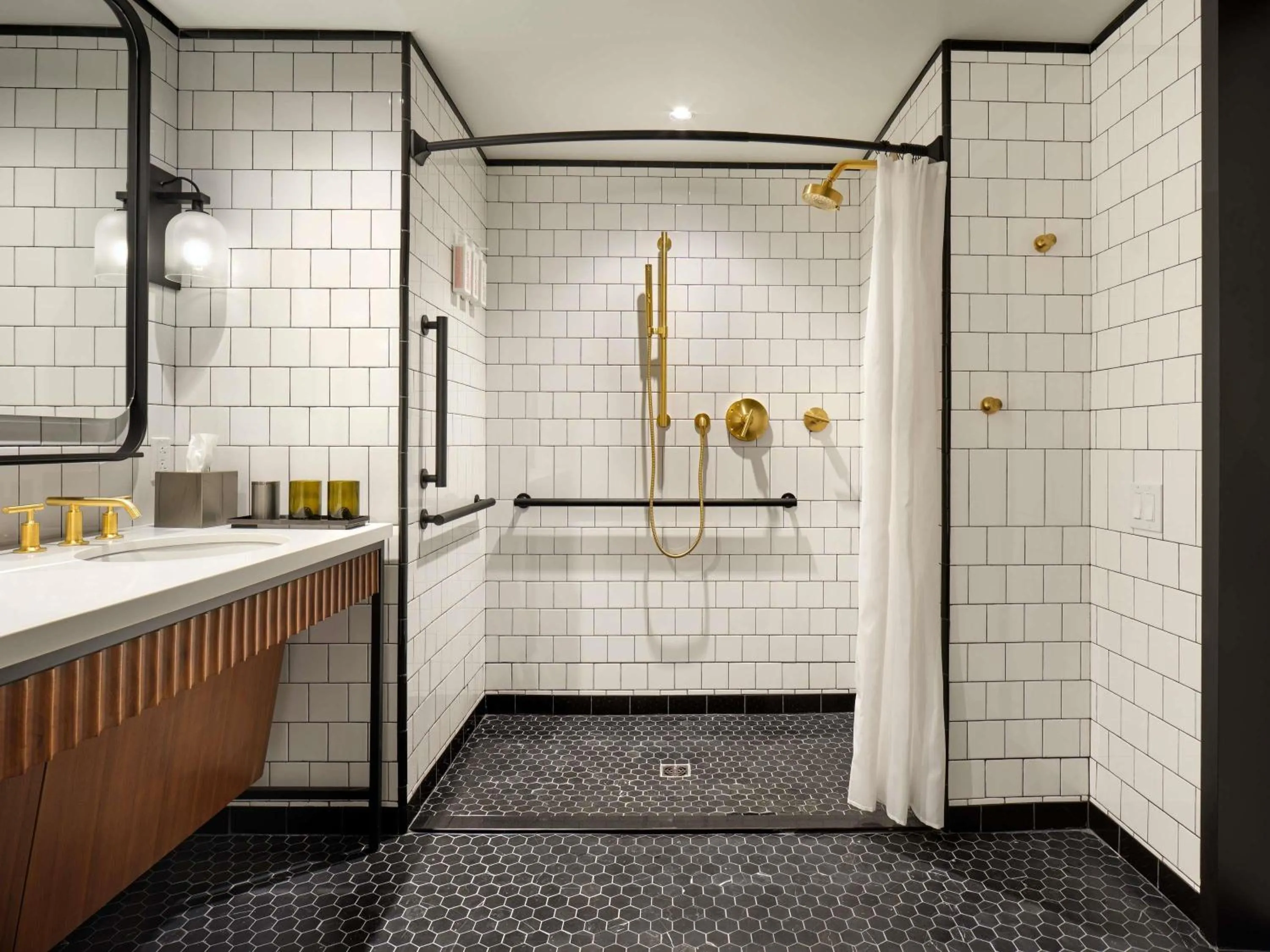 Deluxe King Suite with Roll-In Shower - Accessible in 21c Museum Hotel St Louis