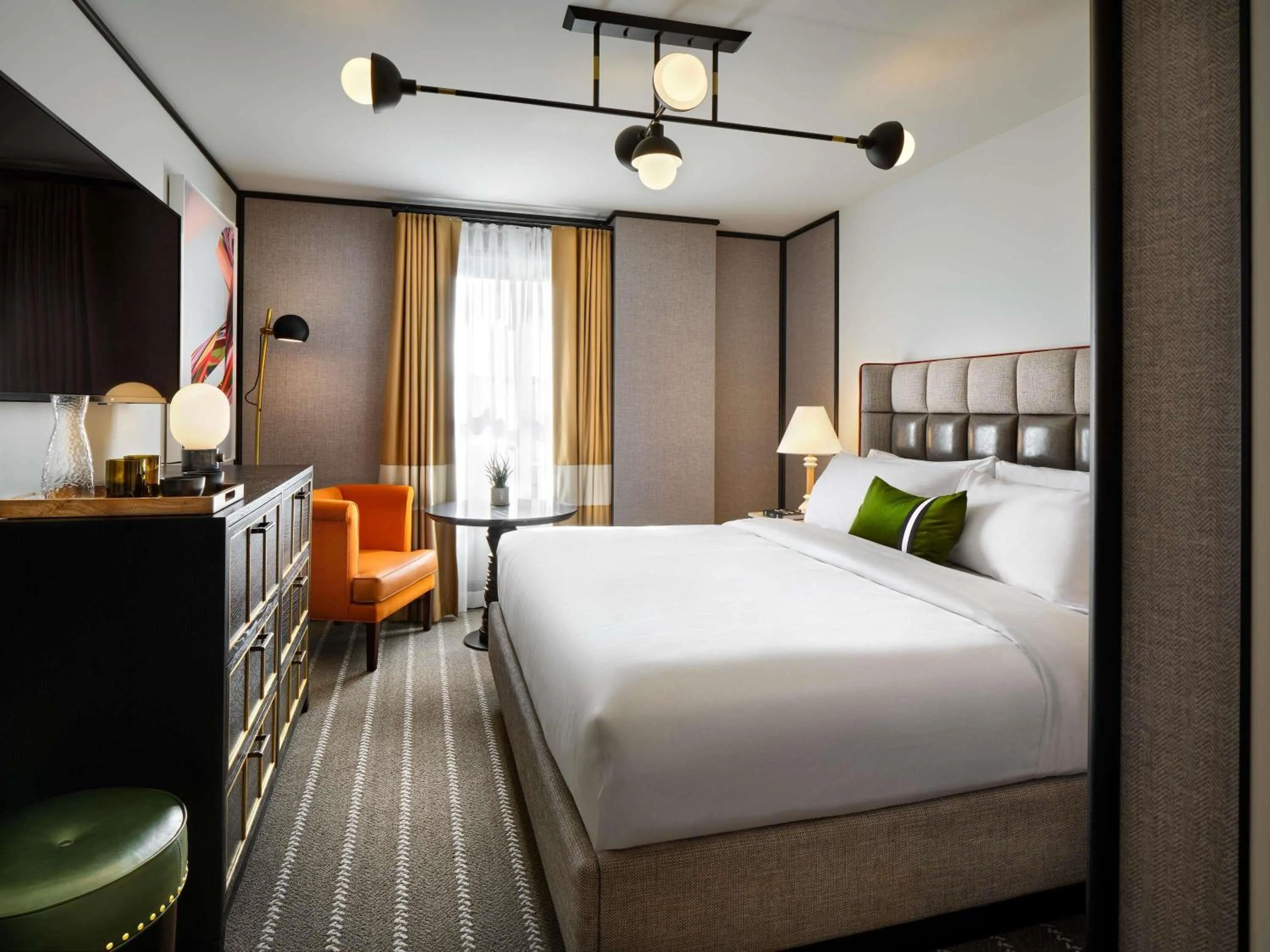 Deluxe King Suite with Roll-In Shower - Accessible in 21c Museum Hotel St Louis