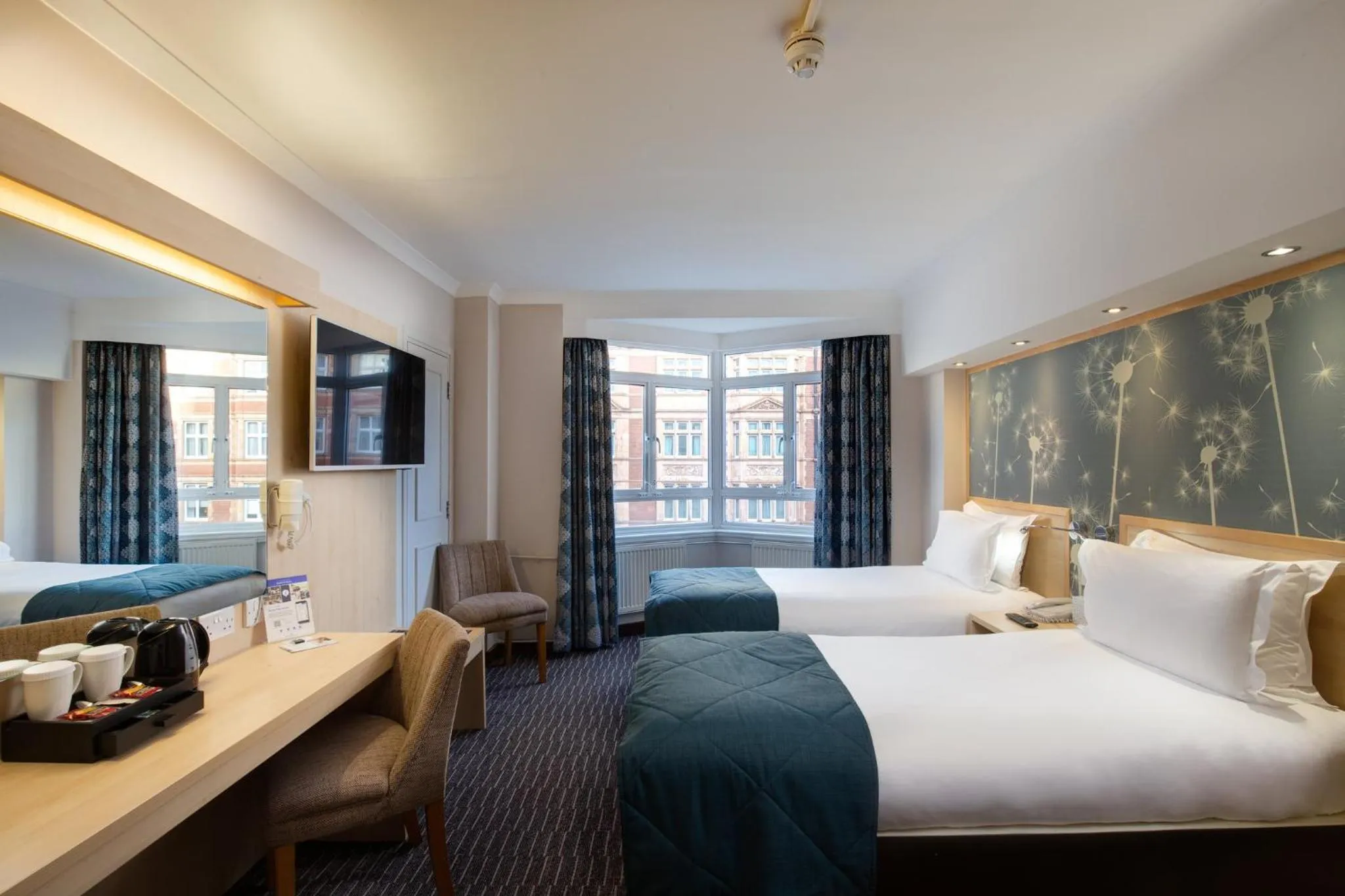 Twin Room Garden View in Bedford Hotel