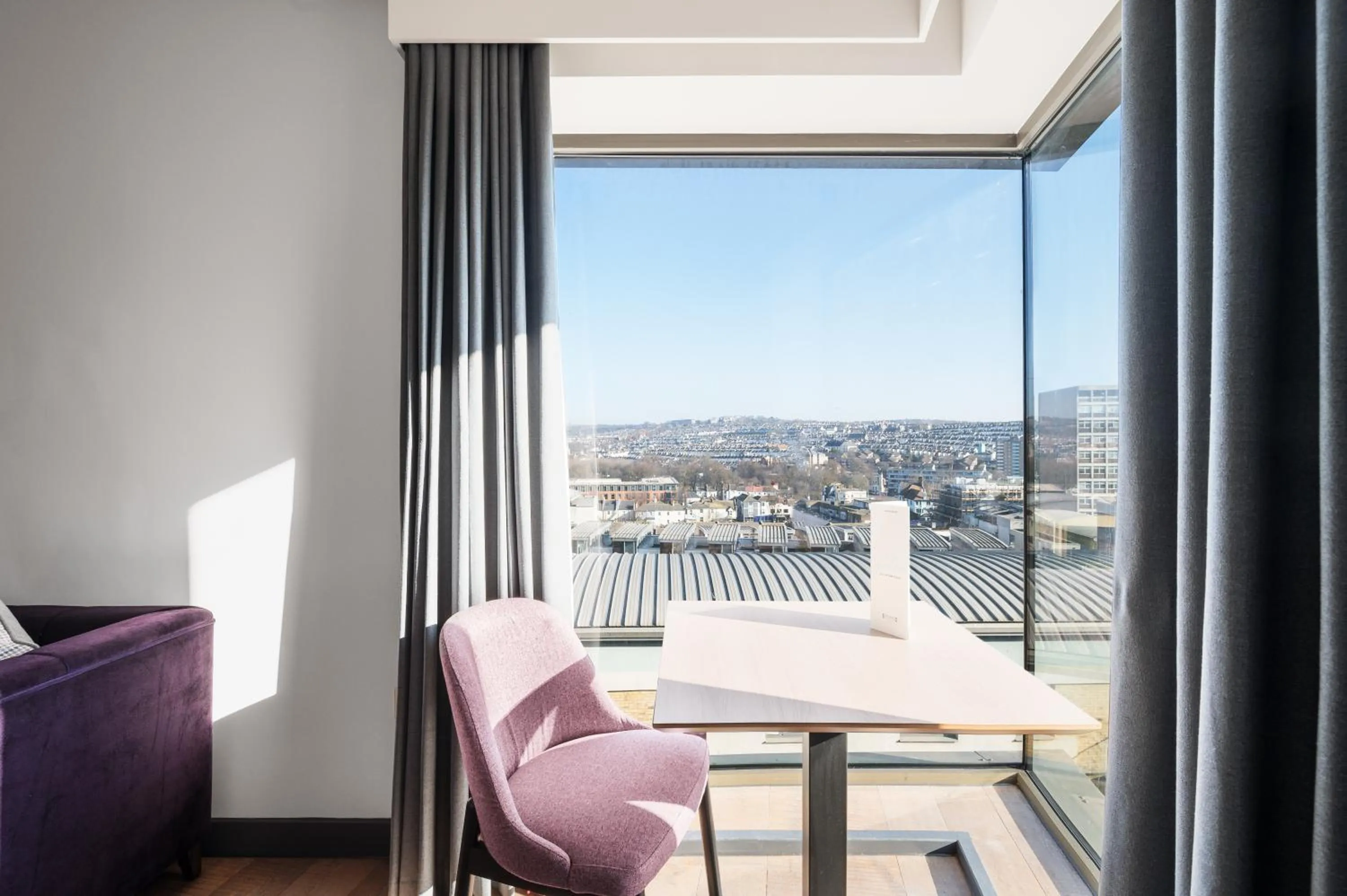 Corner Studio Queen Suite in Staybridge Suites Brighton by IHG