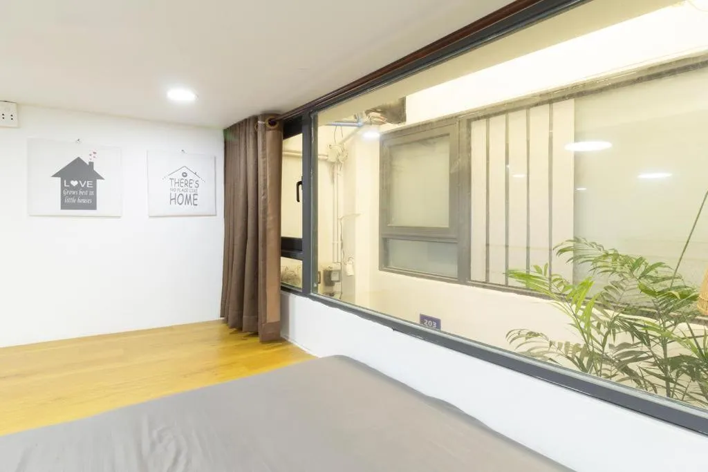 Standard Queen Room in Language Exchange Hotel 3