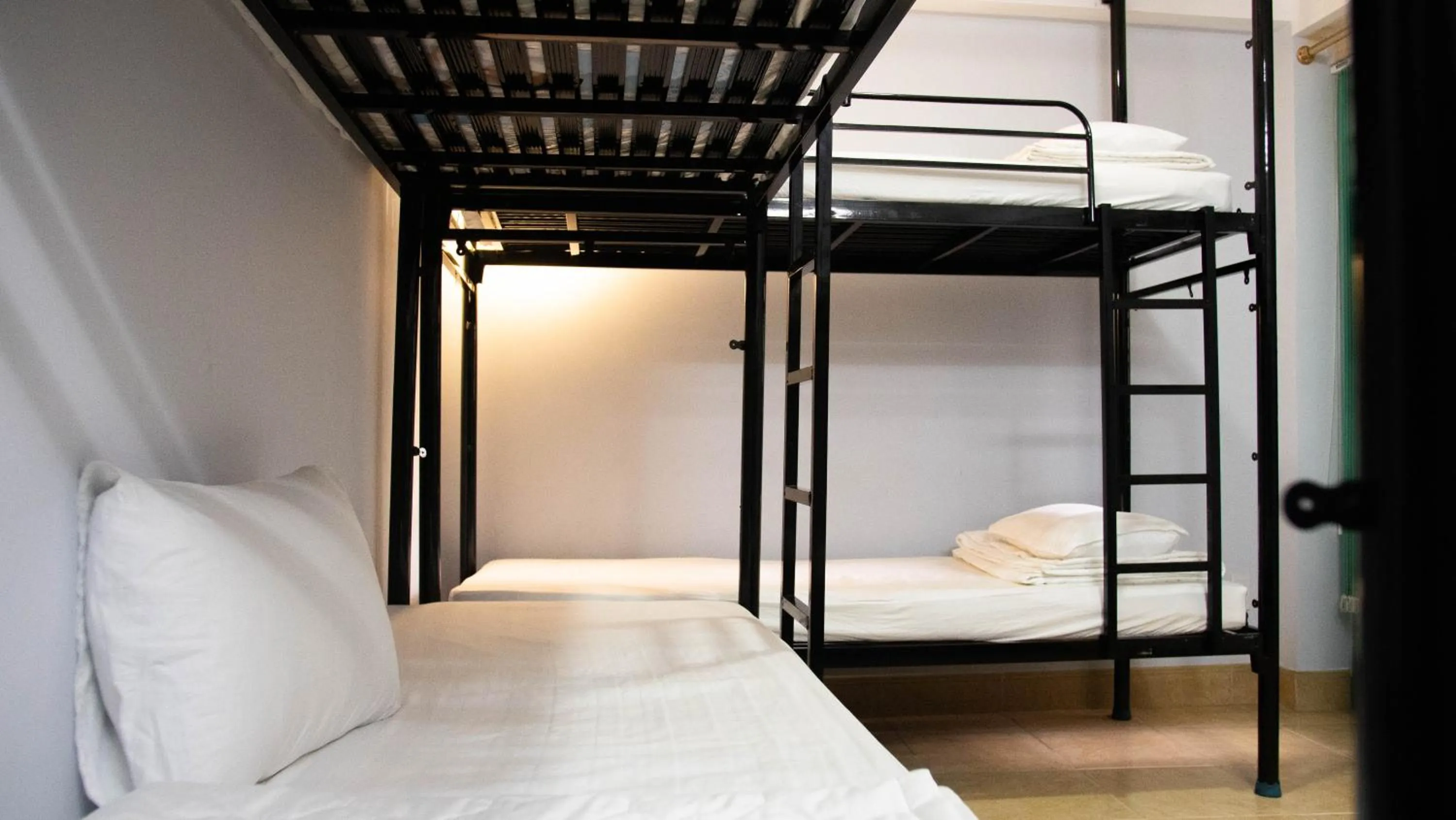 Bed in 8-Bed Mixed Dormitory Room in Language Exchange Hotel 3