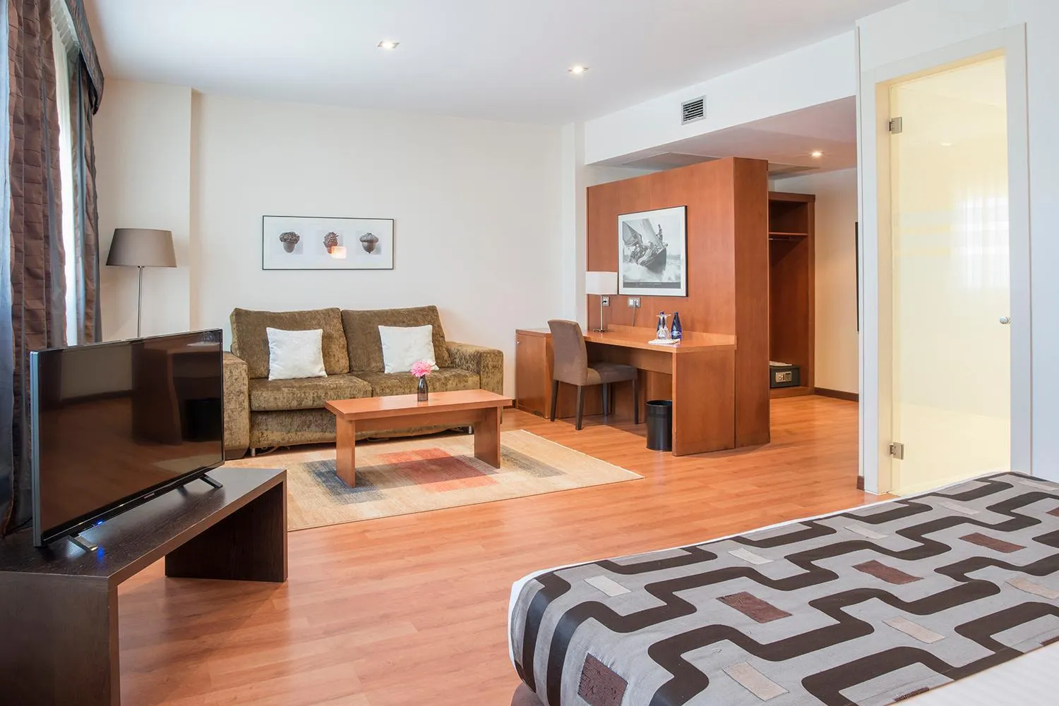 Family Junior Suite (2 Adults + 2 Children) in Hotel Xon's Valencia