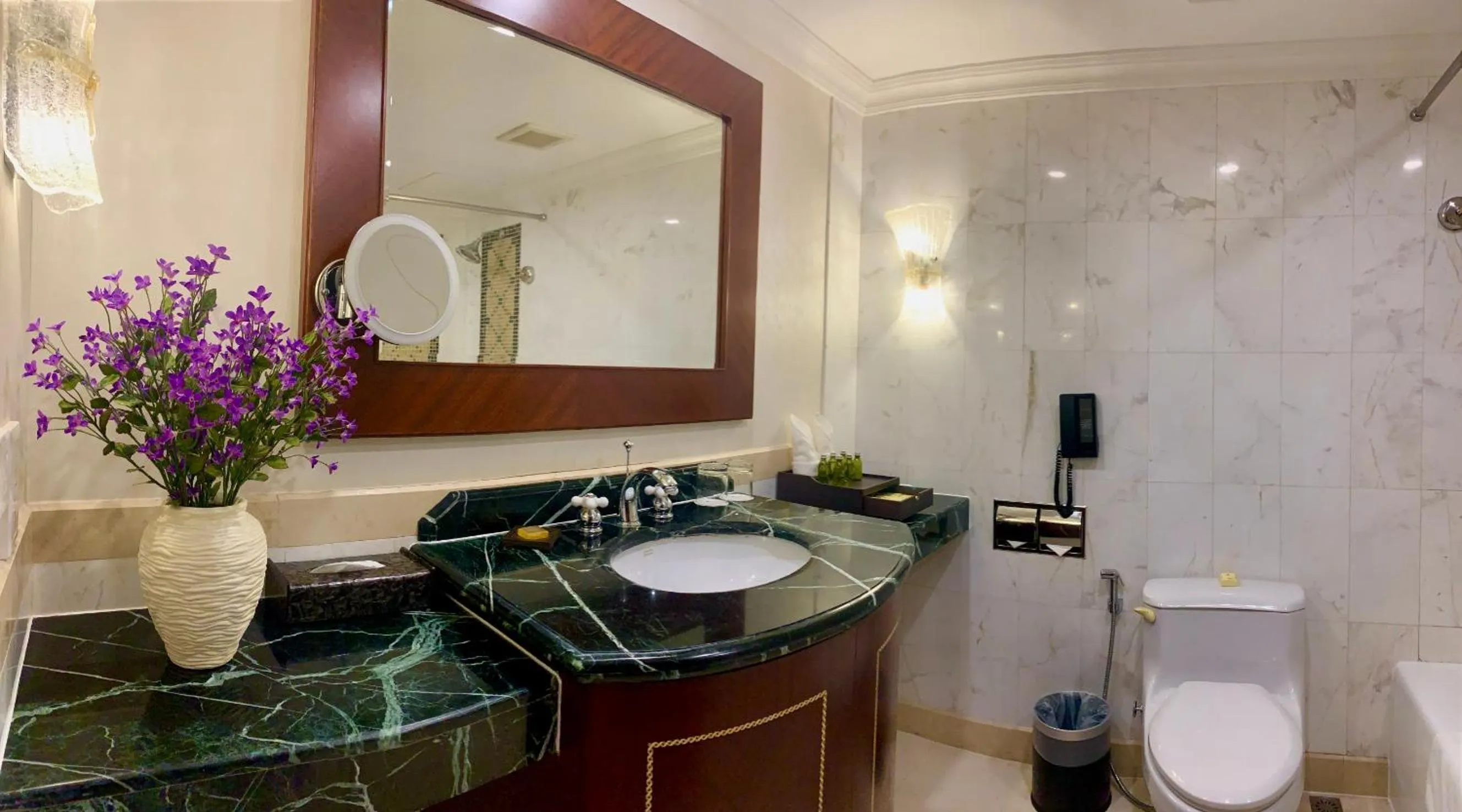 King Suite in Khách sạn Quốc tế Lợi Lai - Li Lai International Hotel