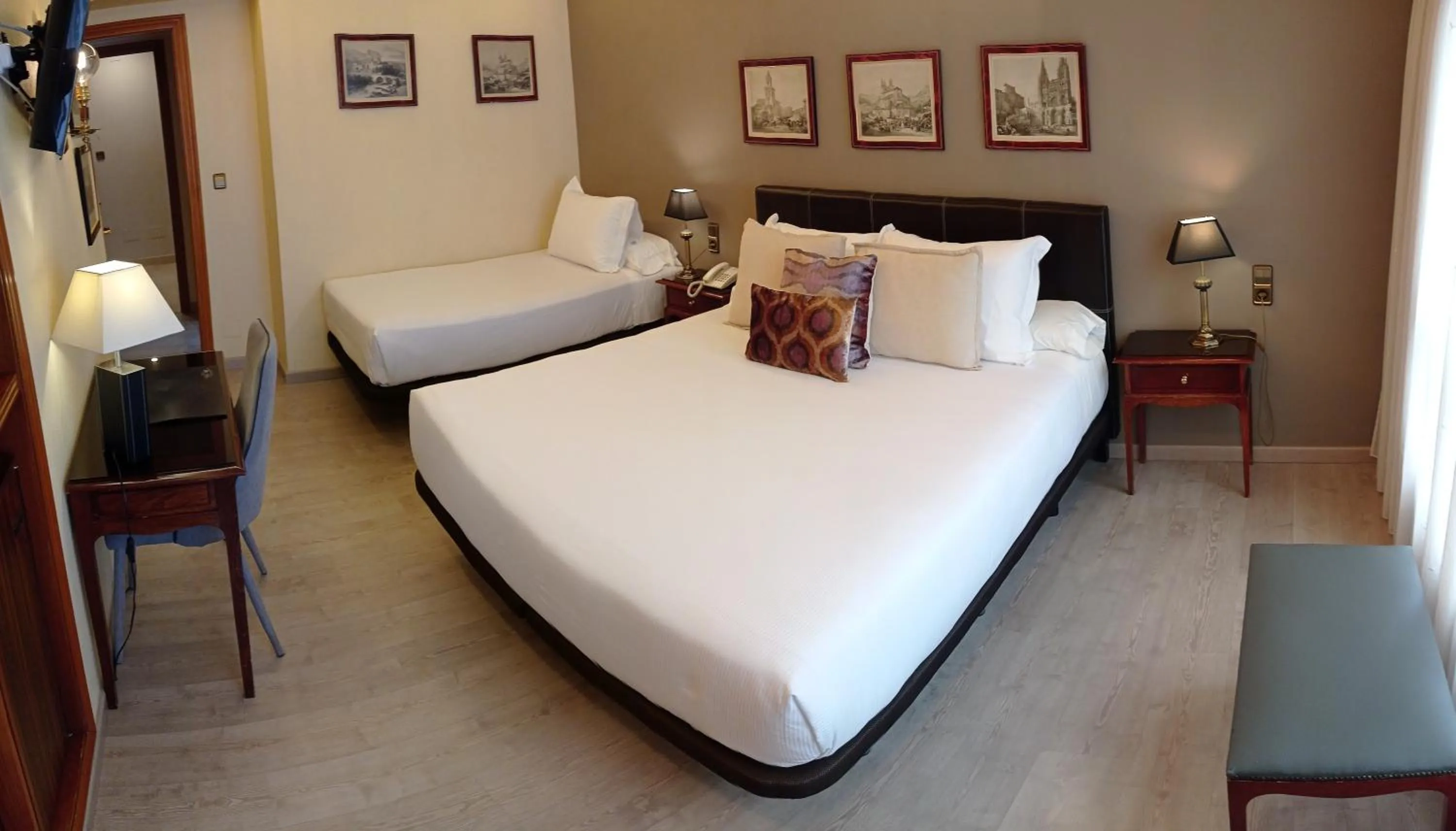 Deluxe Double Room (2 Adults + 1 Child) in Hotel Ciudad de Vigo