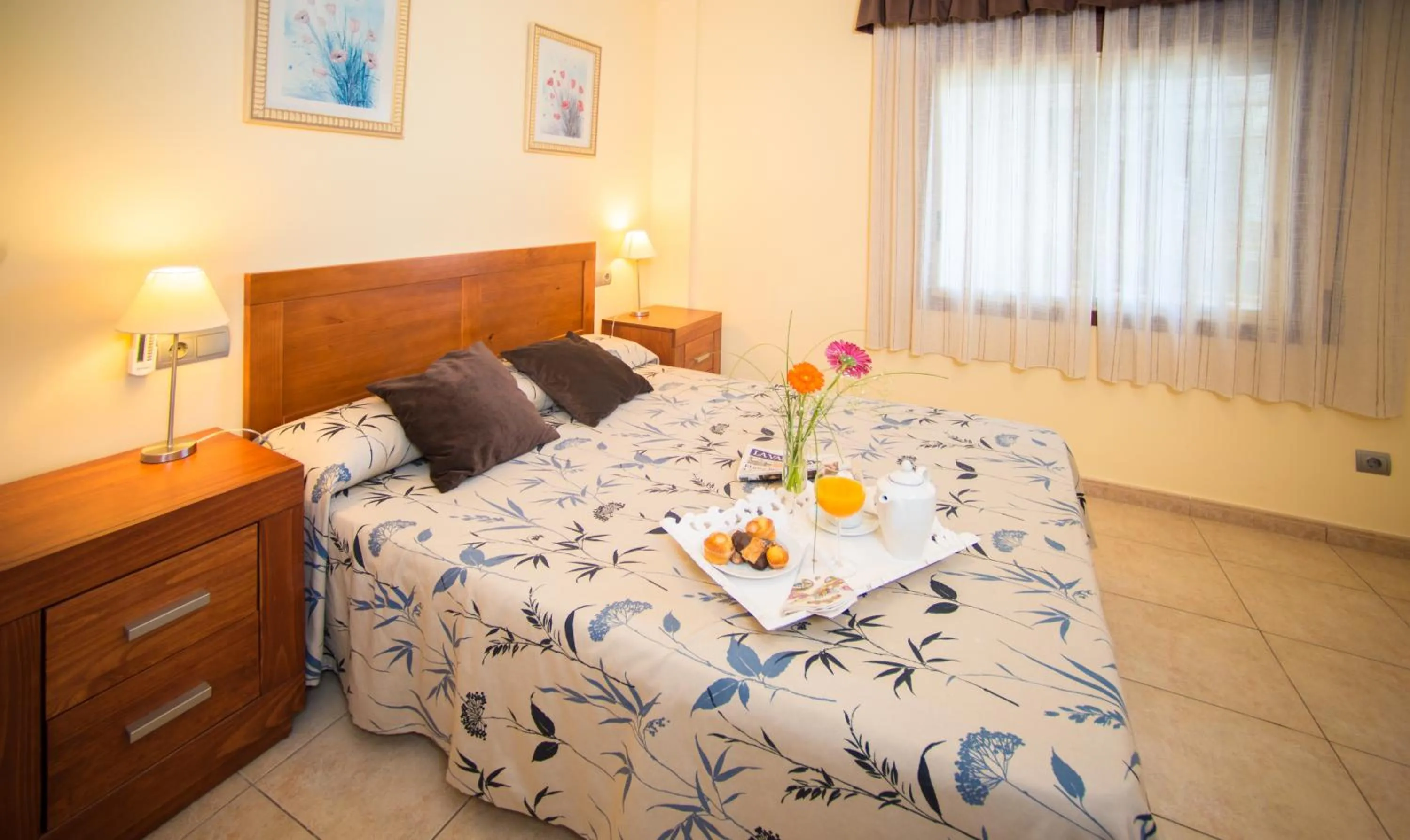 Two-Bedroom Apartment in Ona Jardines Paraisol