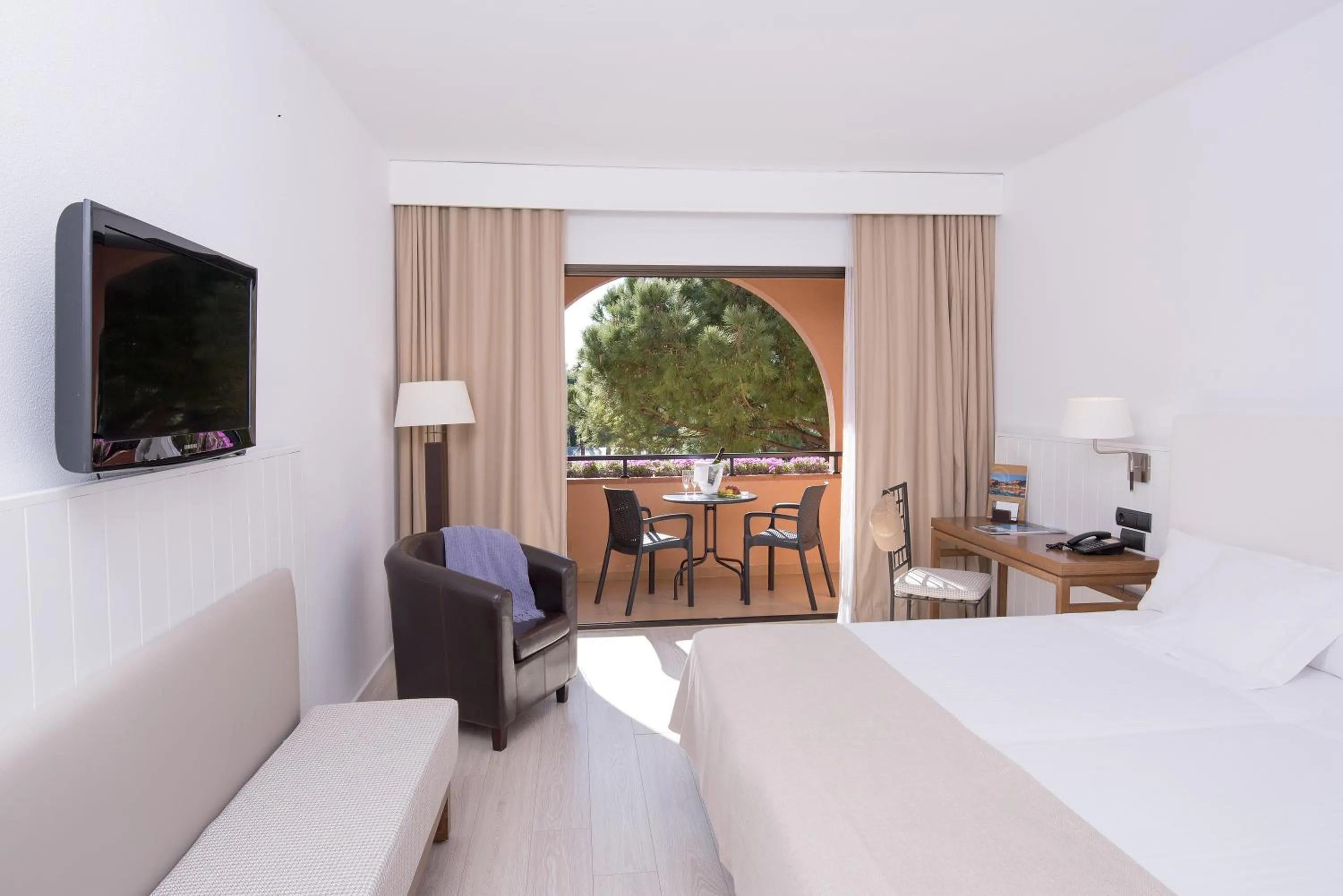 Single Room with Balcony in La Costa Hotel Golf & Beach Resort