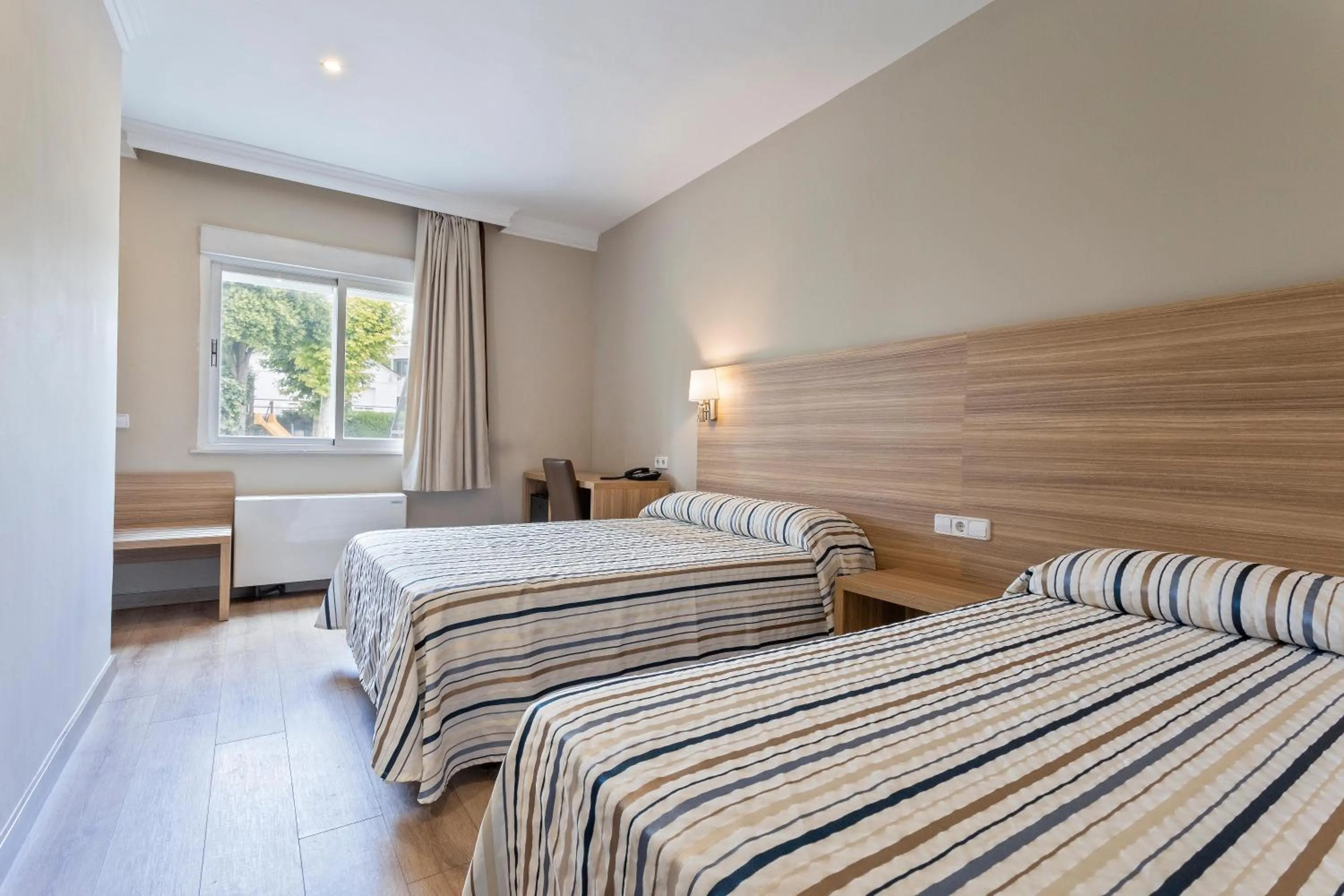 Standard Triple Room in Hotel Best Osuna