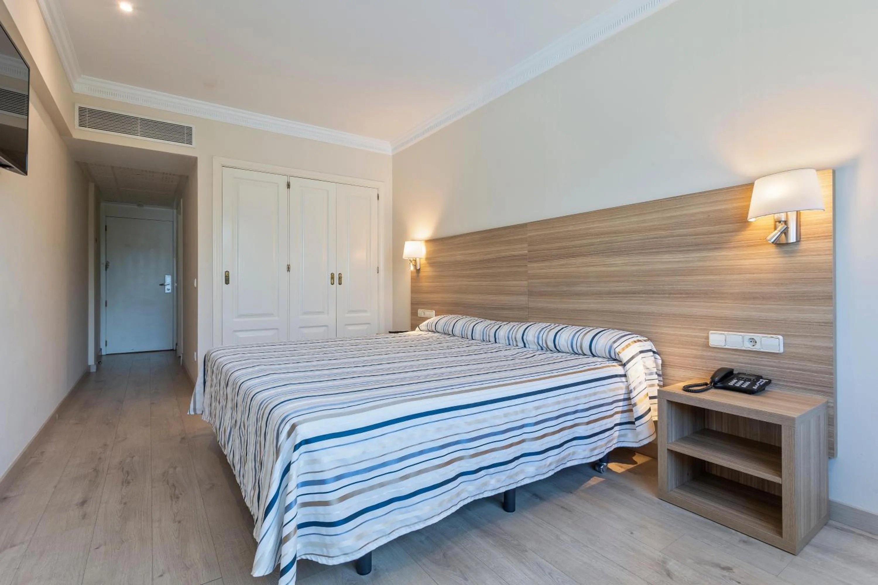 Double or Twin Room in Hotel Best Osuna