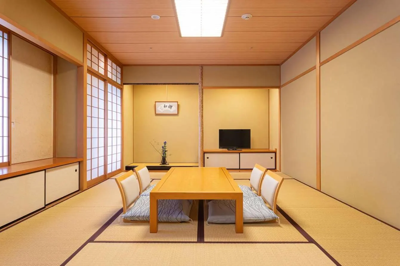 Japanese-Style Room - Main Building in The Saihokukan Hotel