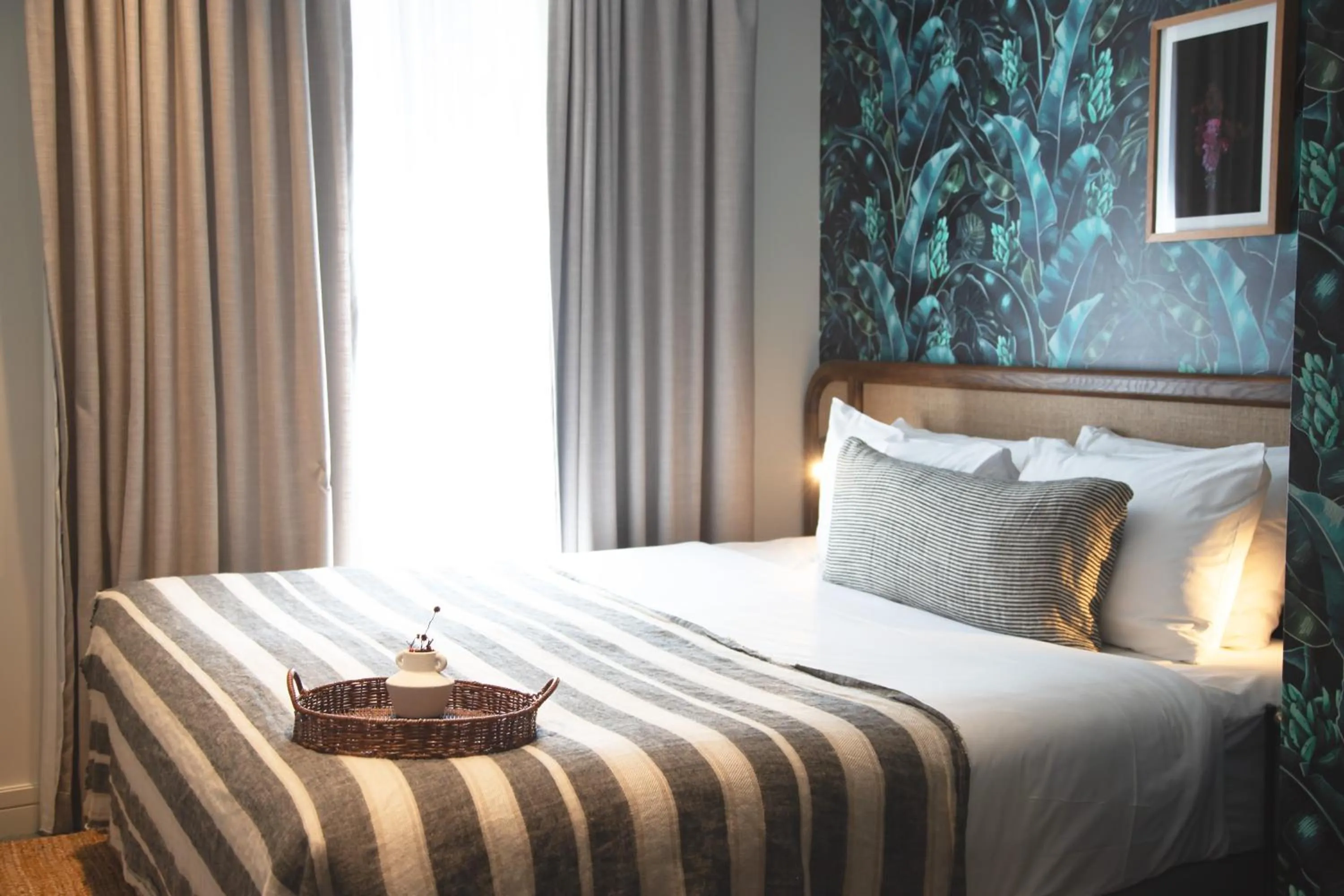 The Surry - Accessible Room  in 202 Elizabeth