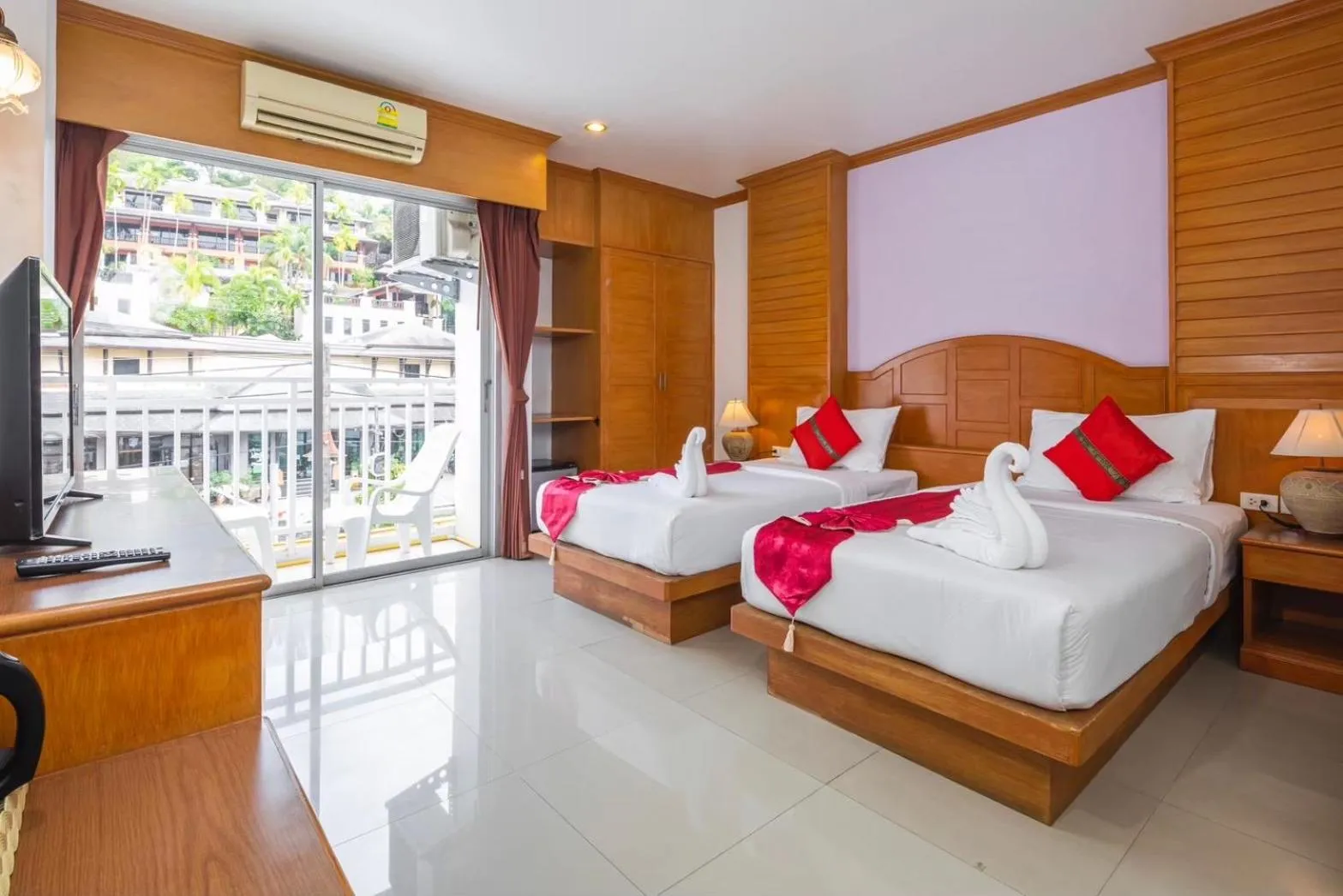 Deluxe Twin Room in Sun Shine Patong