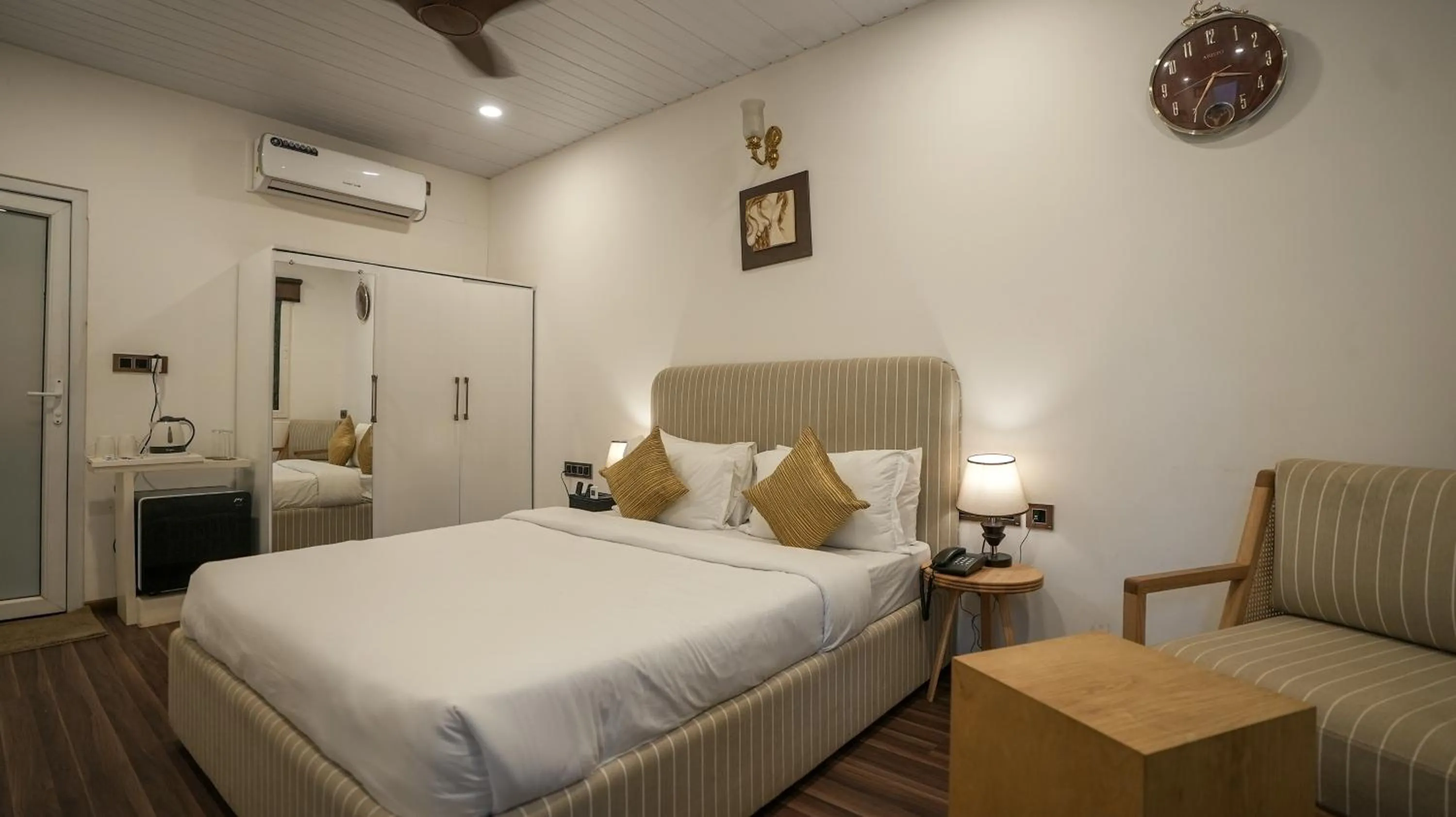 Standard Studio in Prive by Whiteflower