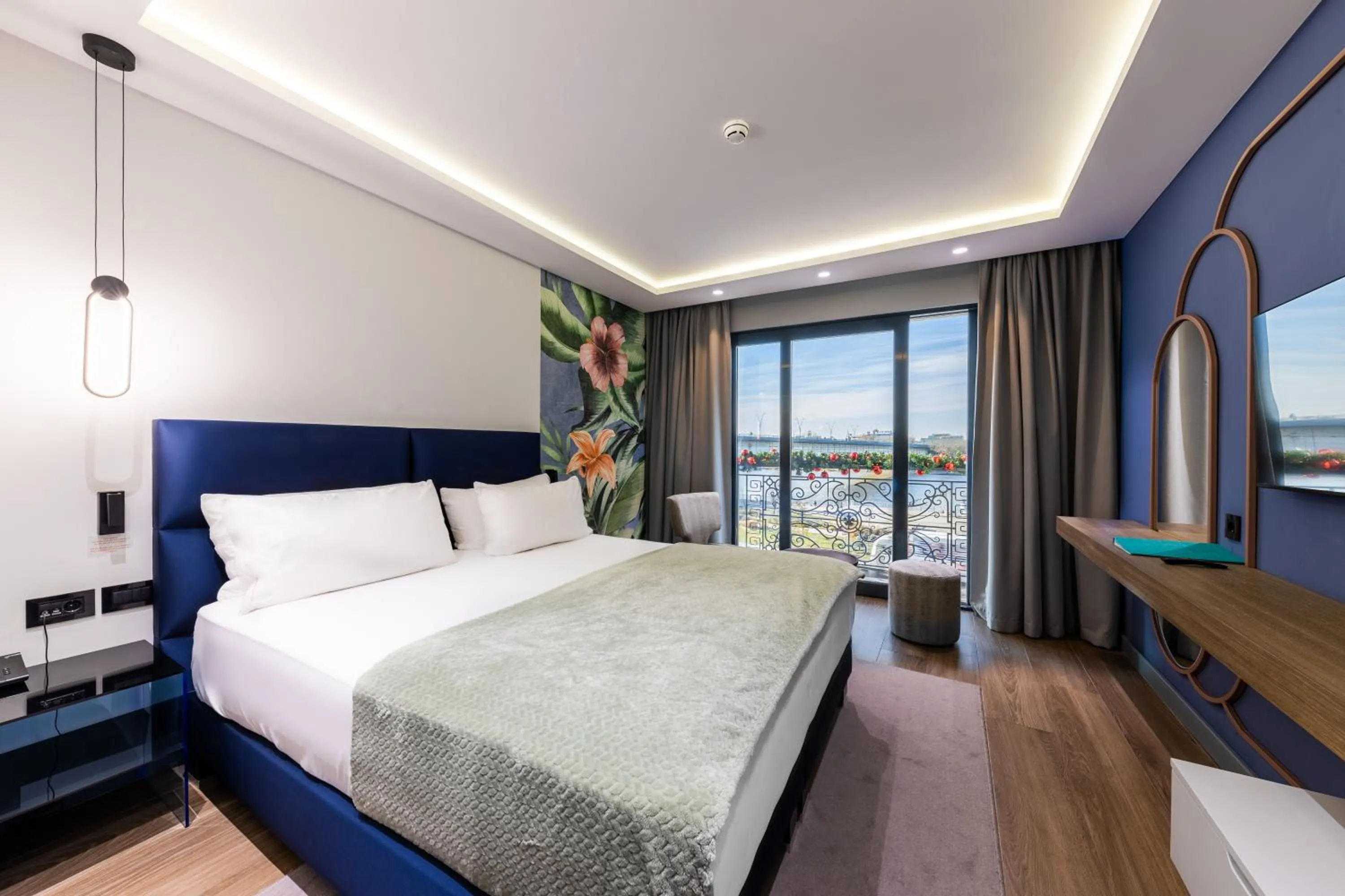 Deluxe Double Room with River View in Calisi Hotel