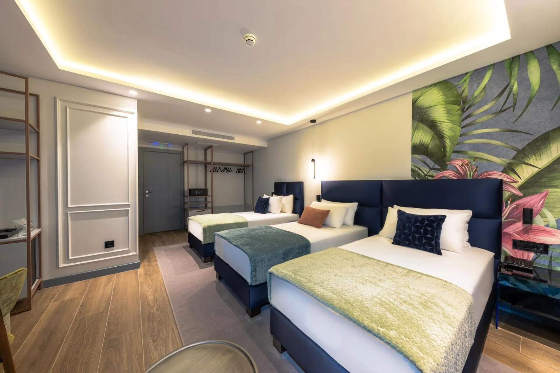 Deluxe Triple Room with River View in Calisi Hotel