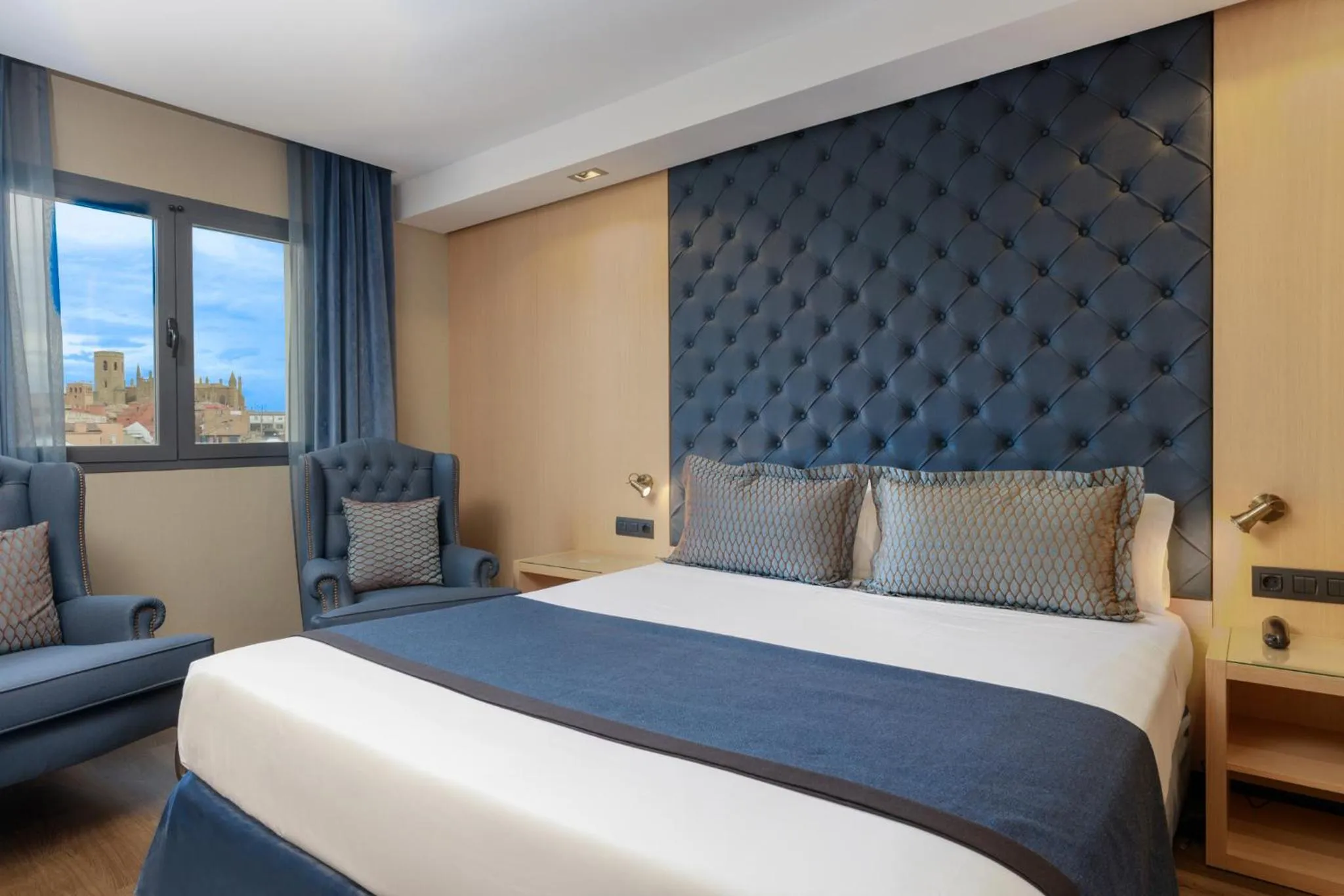 Suite with Terrace in Hotel Pedro I De Aragon 4 Estrellas SUPERIOR