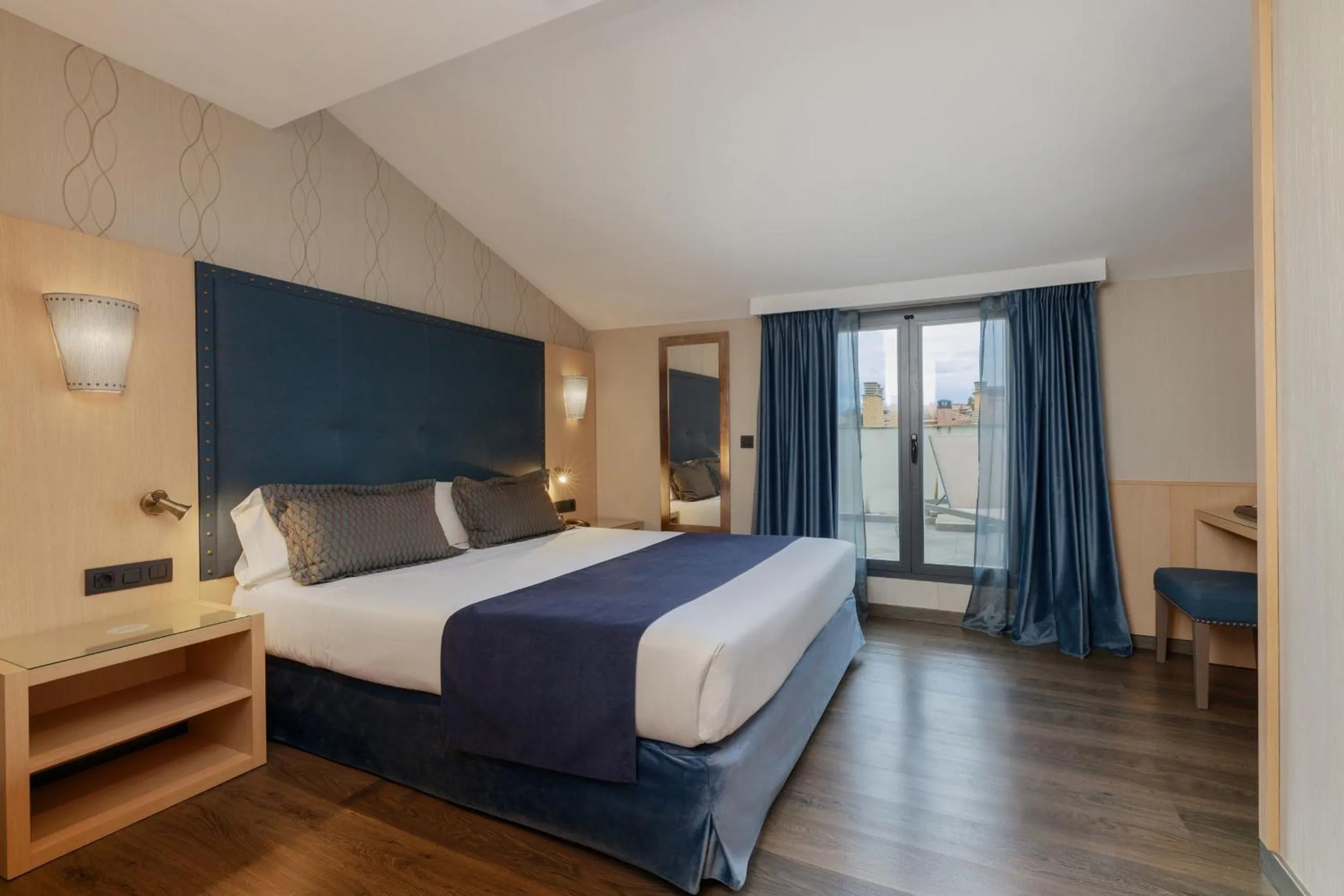 Double or Twin Room with Terrace in Hotel Pedro I De Aragon 4 Estrellas SUPERIOR