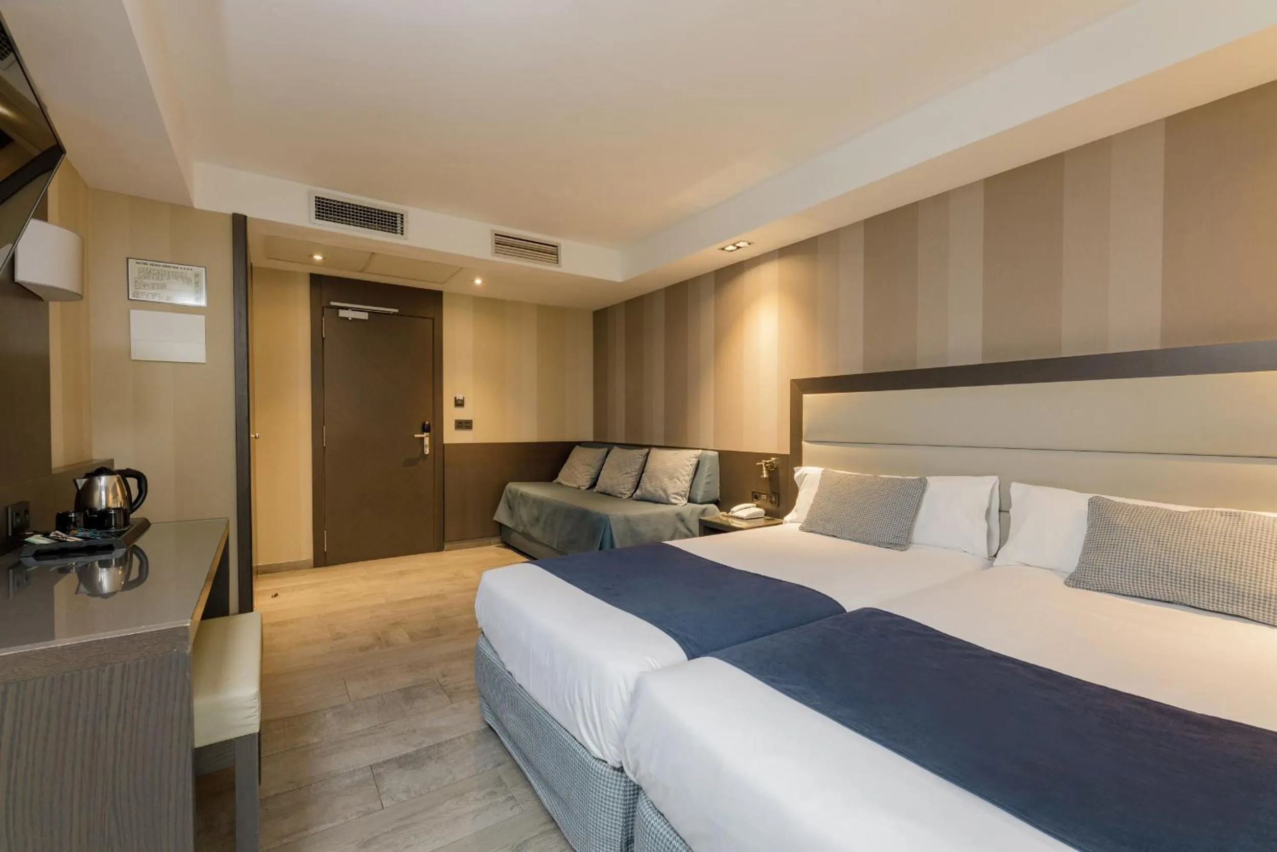 Triple Room in Hotel Reina Cristina