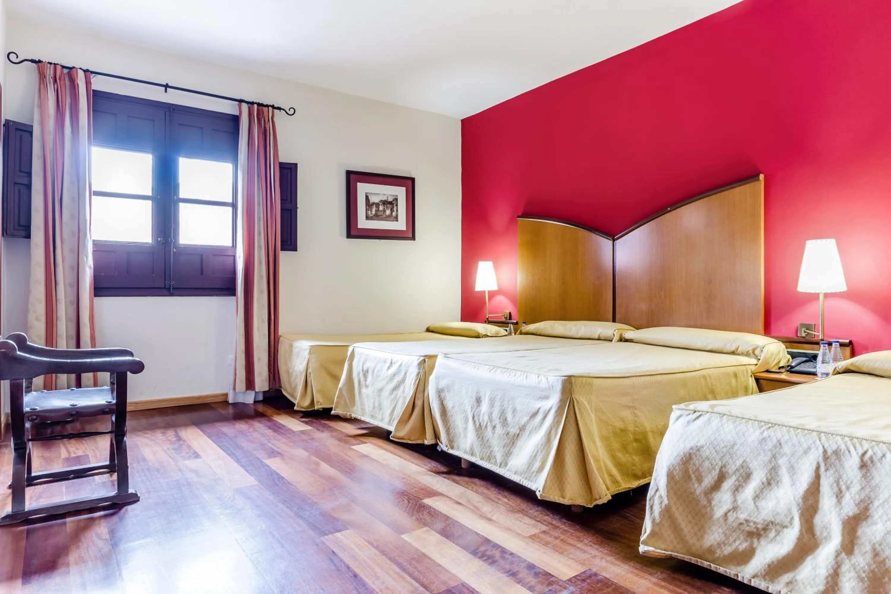 Double Room with 2 Extra Beds in Hotel Albarracín