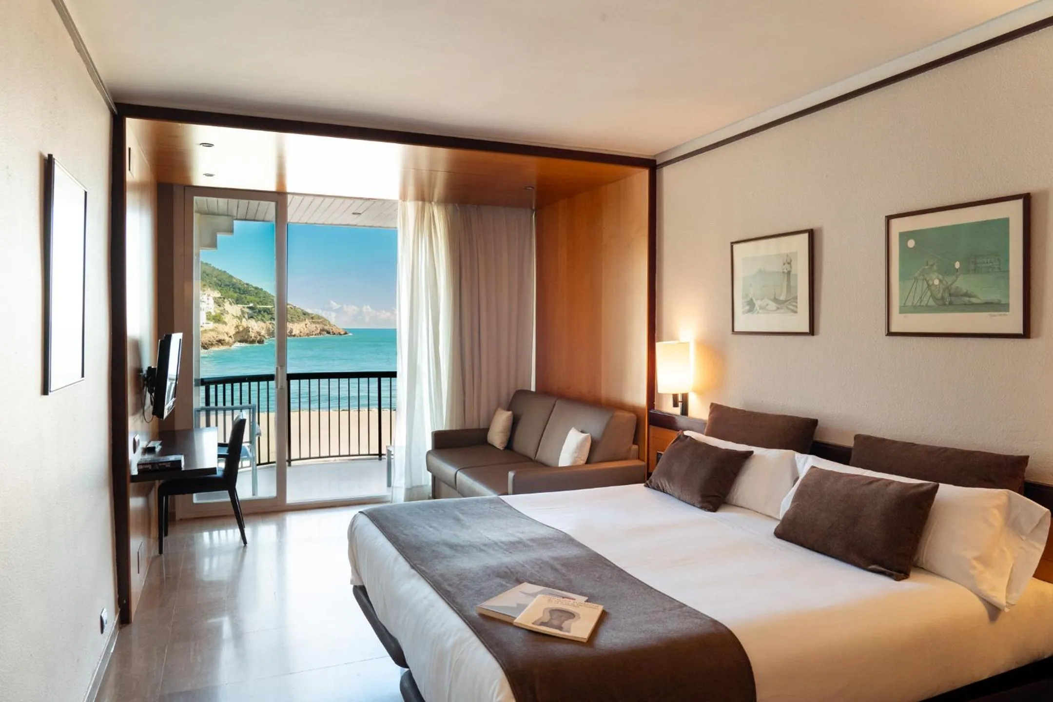Deluxe Double or Twin Room with Balcony and Sea View in Estela Barcelona