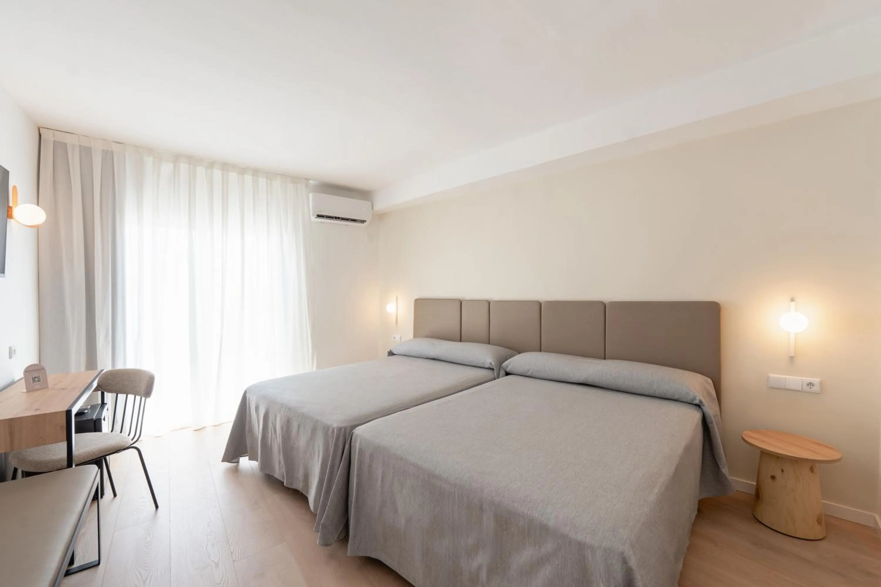 Superior Double Room with Terrace (2 Adults + 1 Child) in Hotel RH Sol