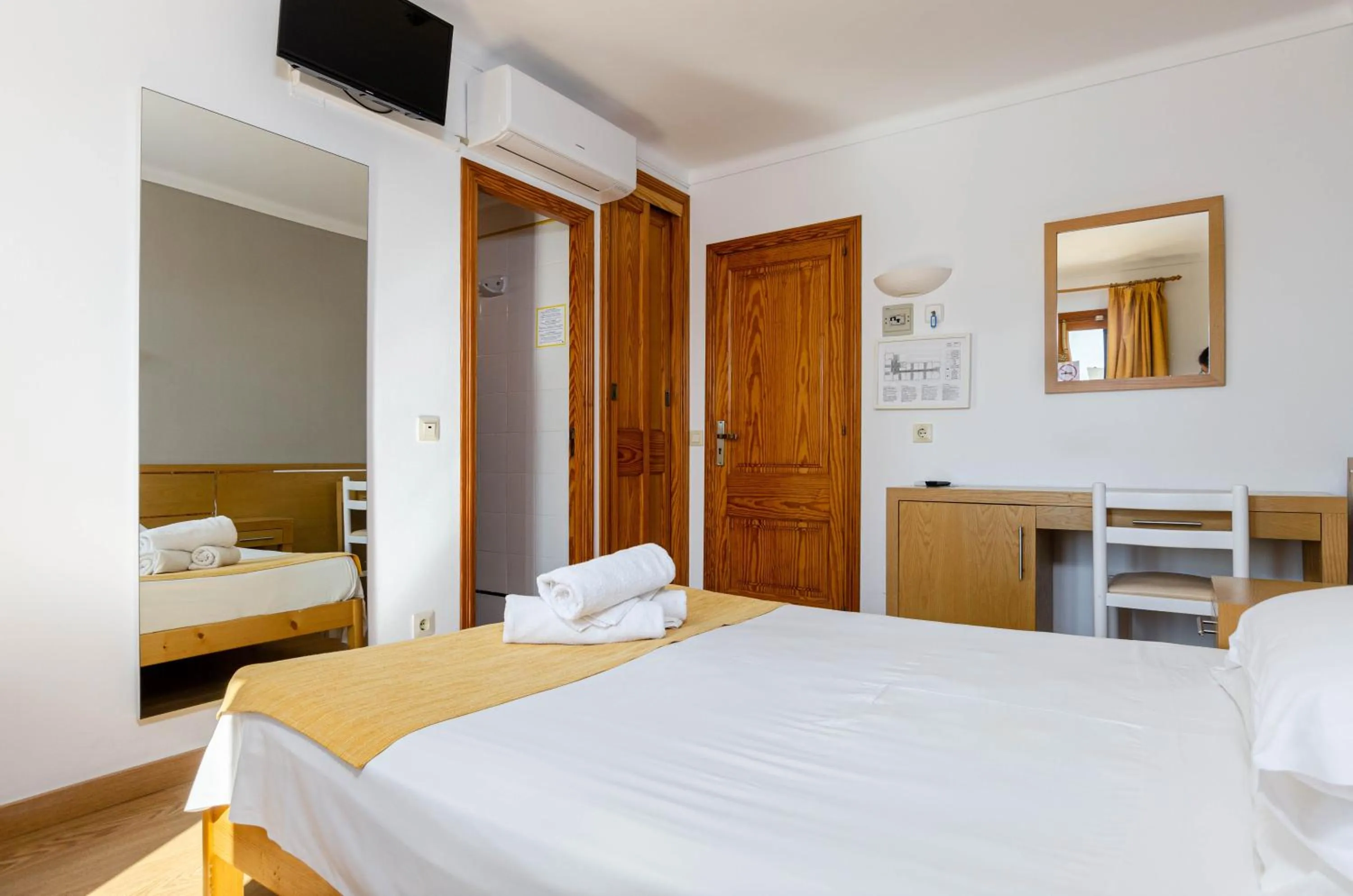 Single Room with Bathroom - single occupancy in Hotel Bellavista