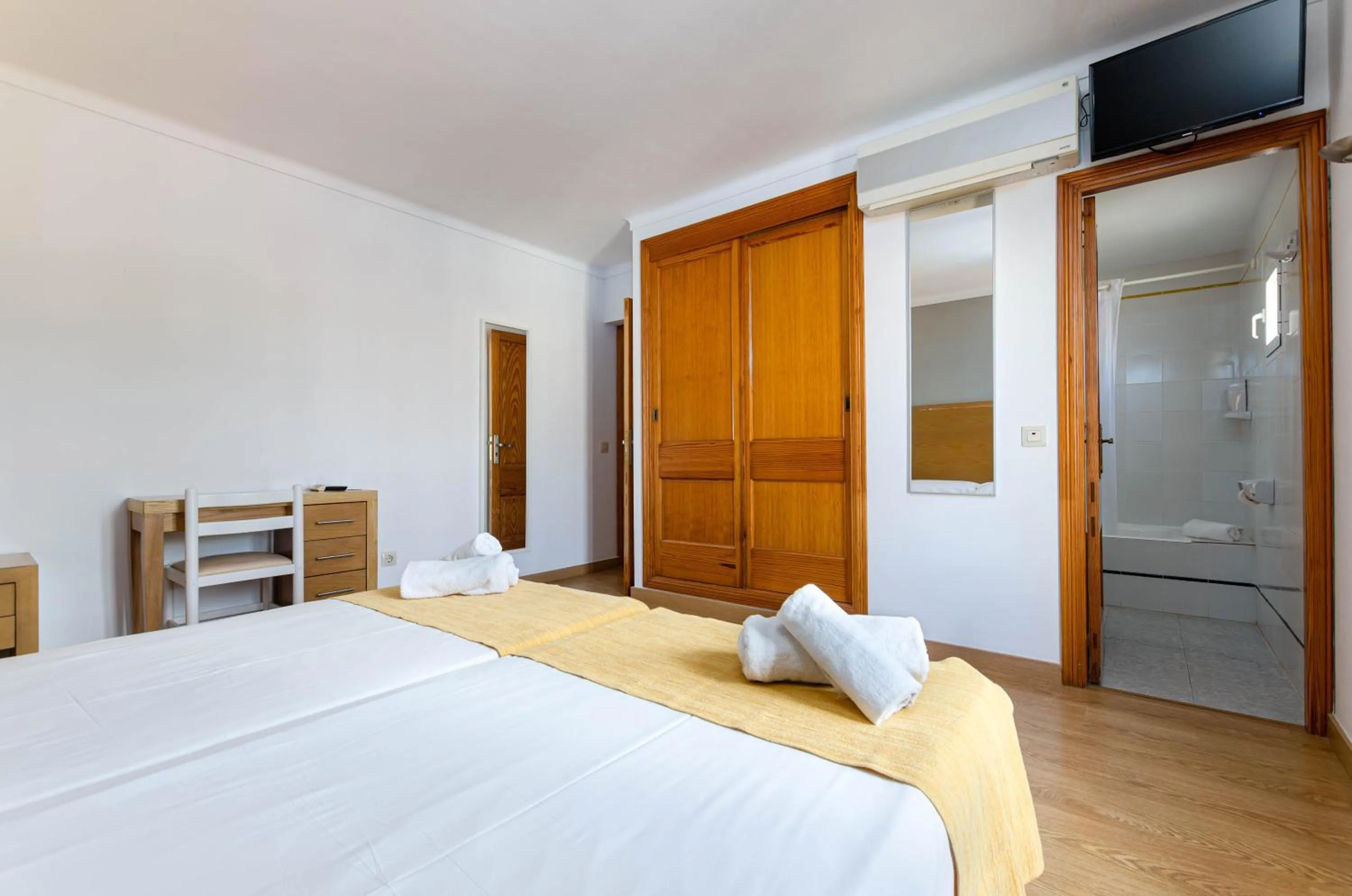 Double Room with Private Bathroom in Hotel Bellavista