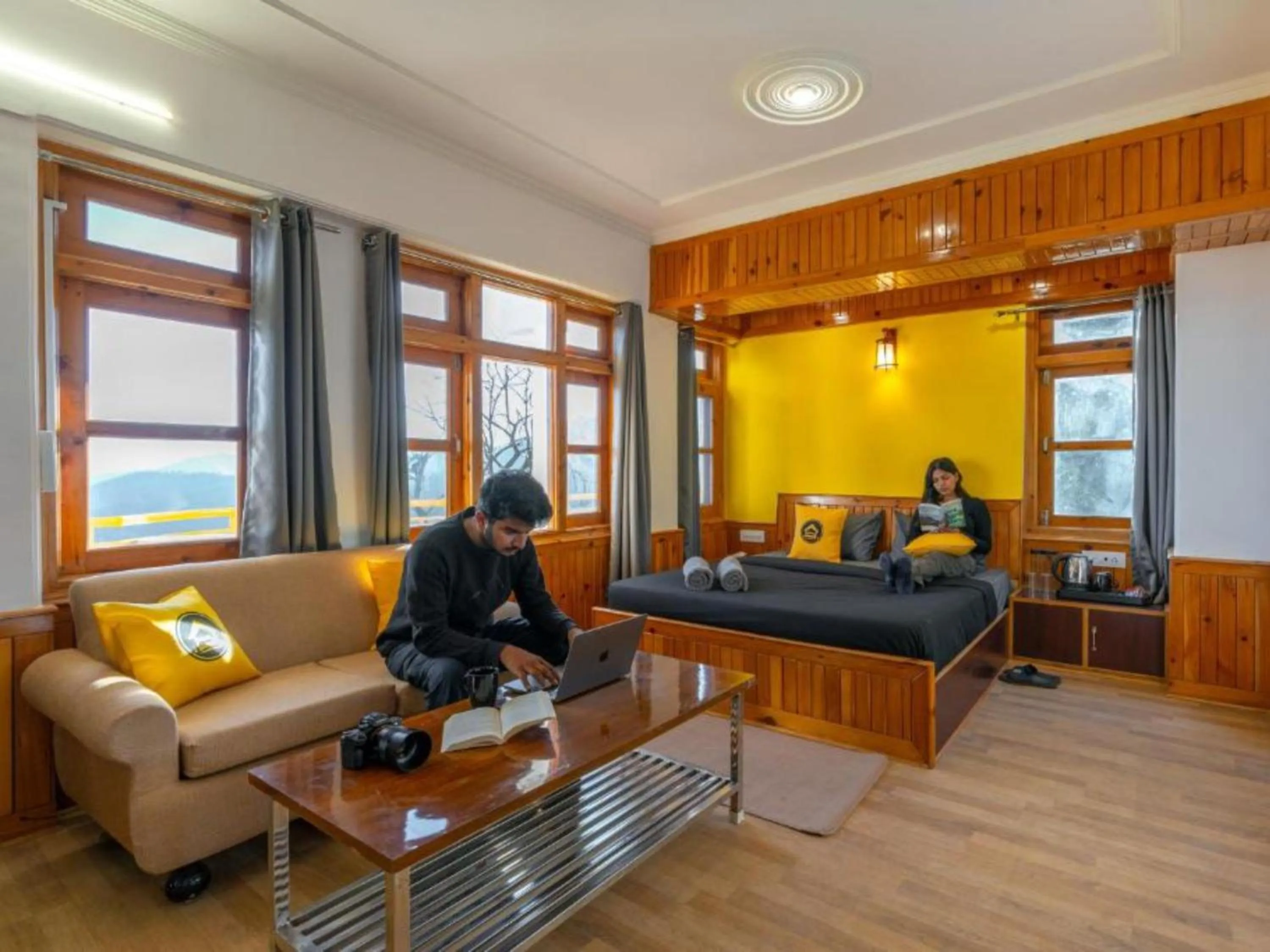  Deluxe Quadruple Room with Balcony and Mountain View in The Hosteller Narkanda