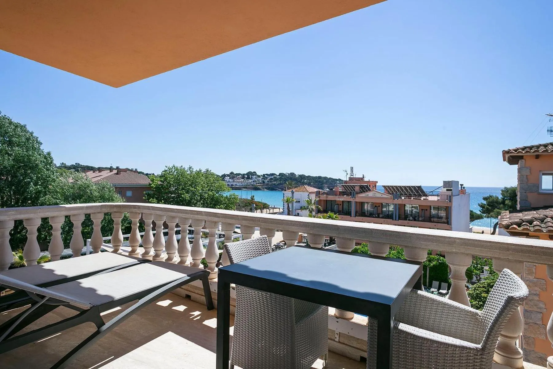 Double Room with Pool View without elevator in Van der Valk Hotel Barcarola