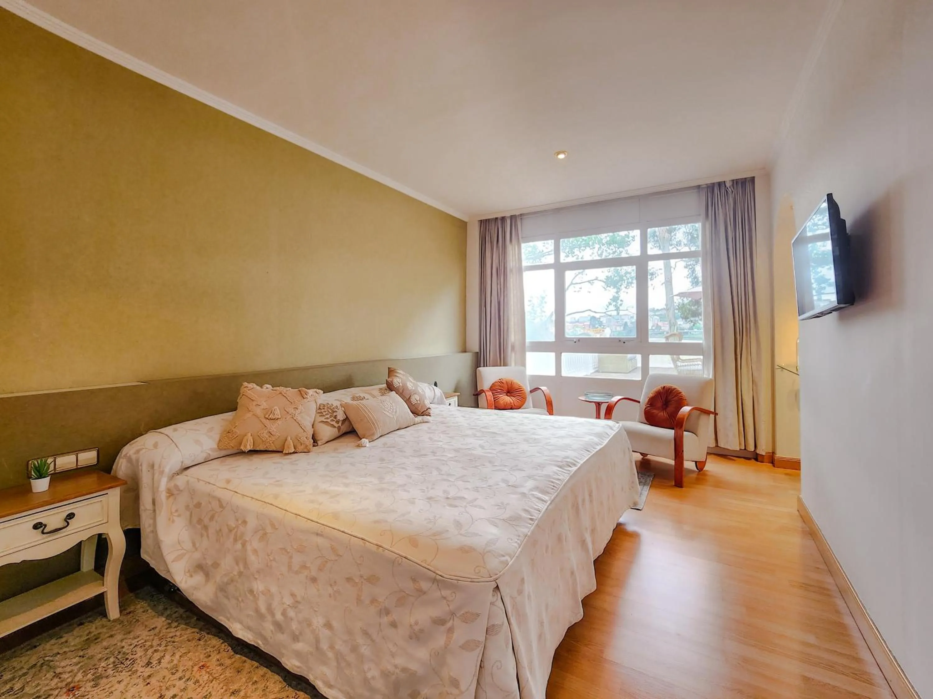 Suite with Garden View in Hotel Faranda Rías Altas