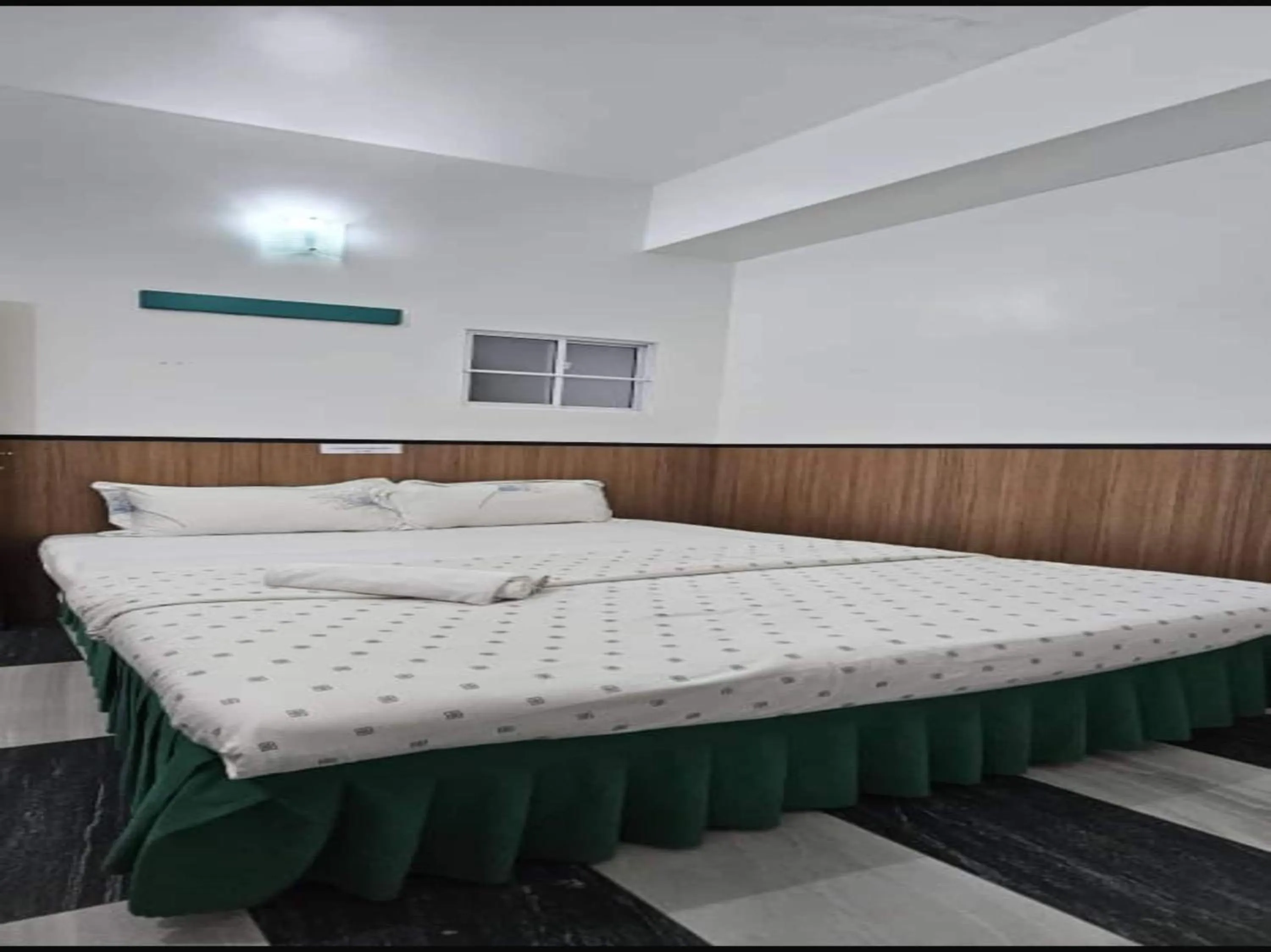 Standard Queen Room - single occupancy in Hotel O Sianglory Inn