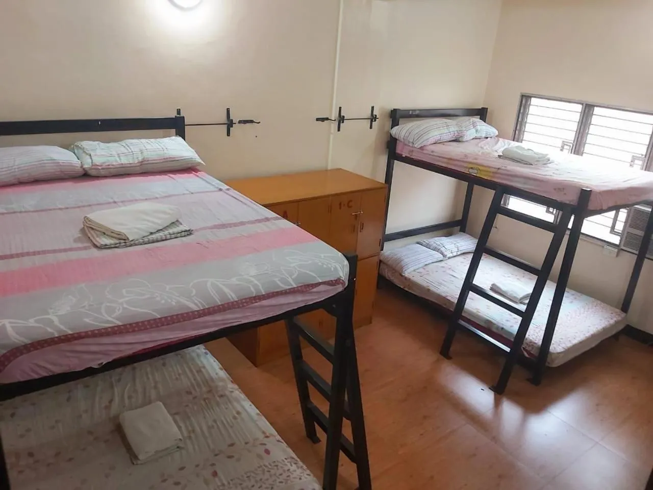 8-Bed Mixed Dormitory Room in OYO 916 Angel's Boardrooms