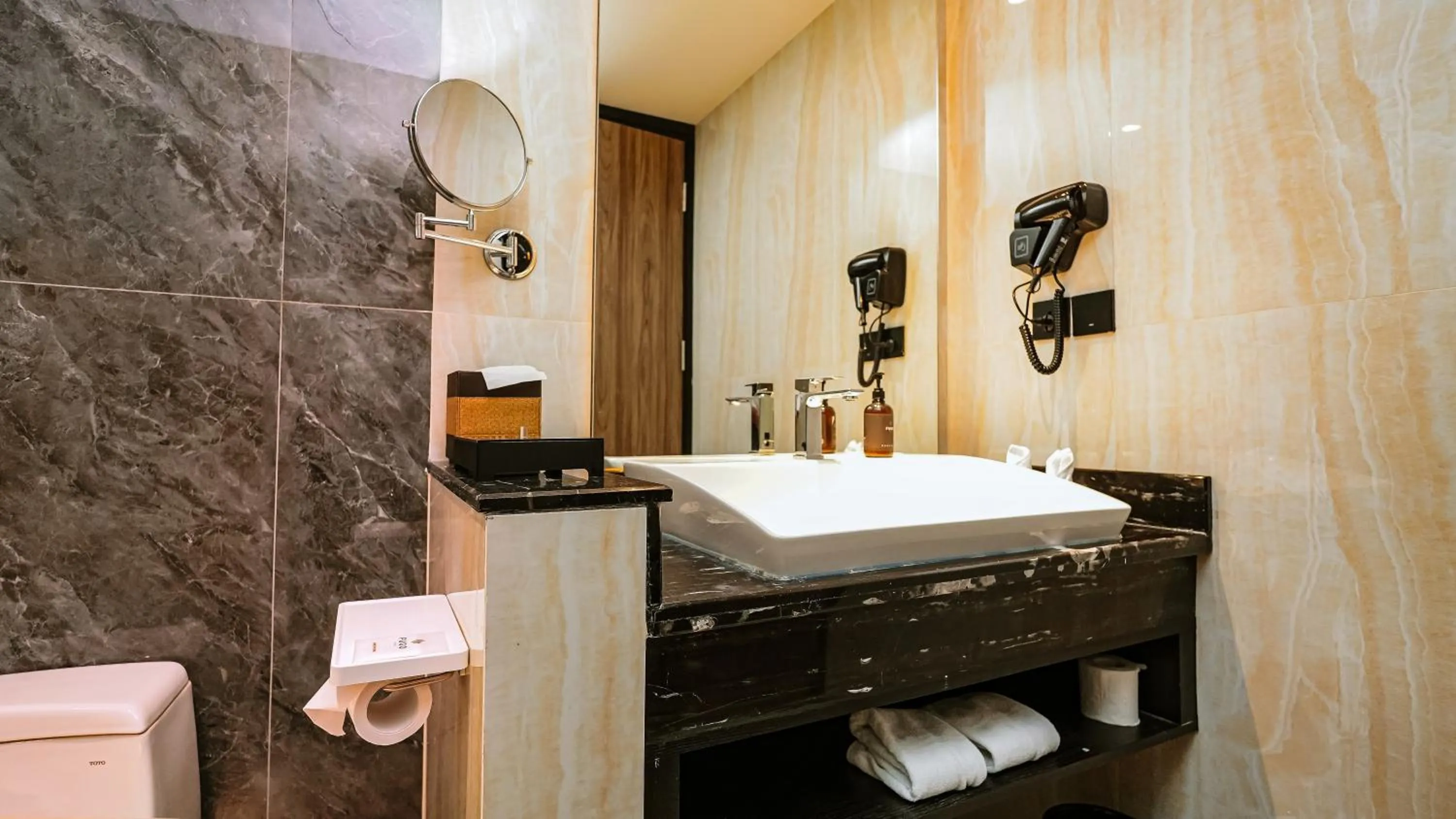 Deluxe Twin Room in FUGO Hotel Samarinda