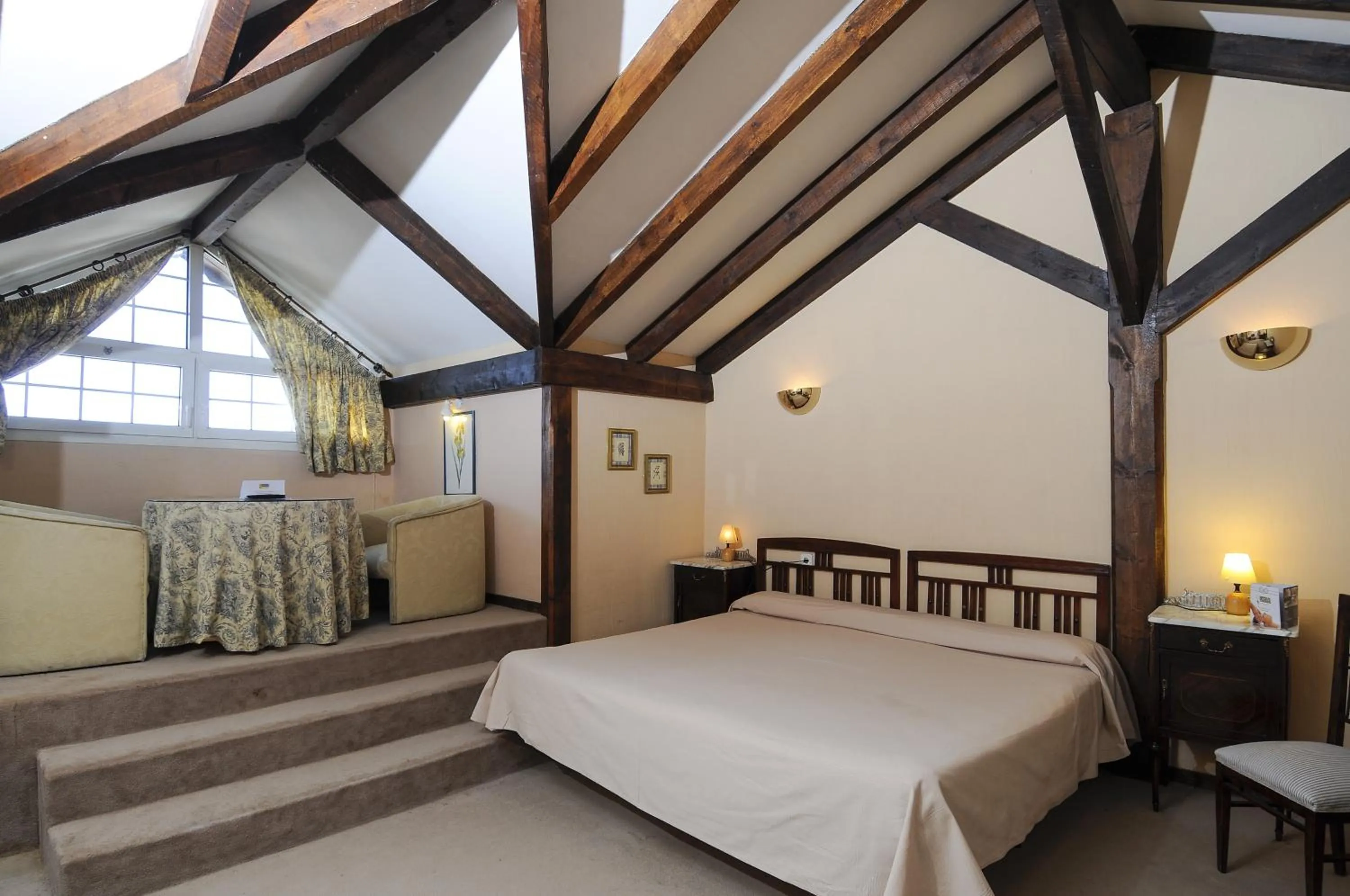 Junior Suite (2 Adults + 2 Children) in Hotel GHM Monachil