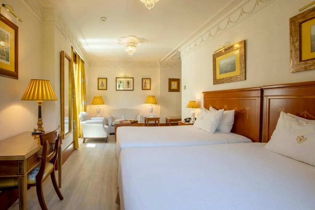 Deluxe Double or Twin Room with City View in Hotel Inglaterra