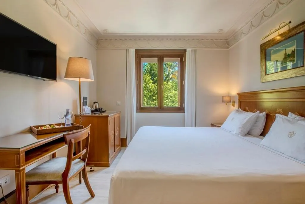 Double or Twin Room with City View - single occupancy in Hotel Inglaterra