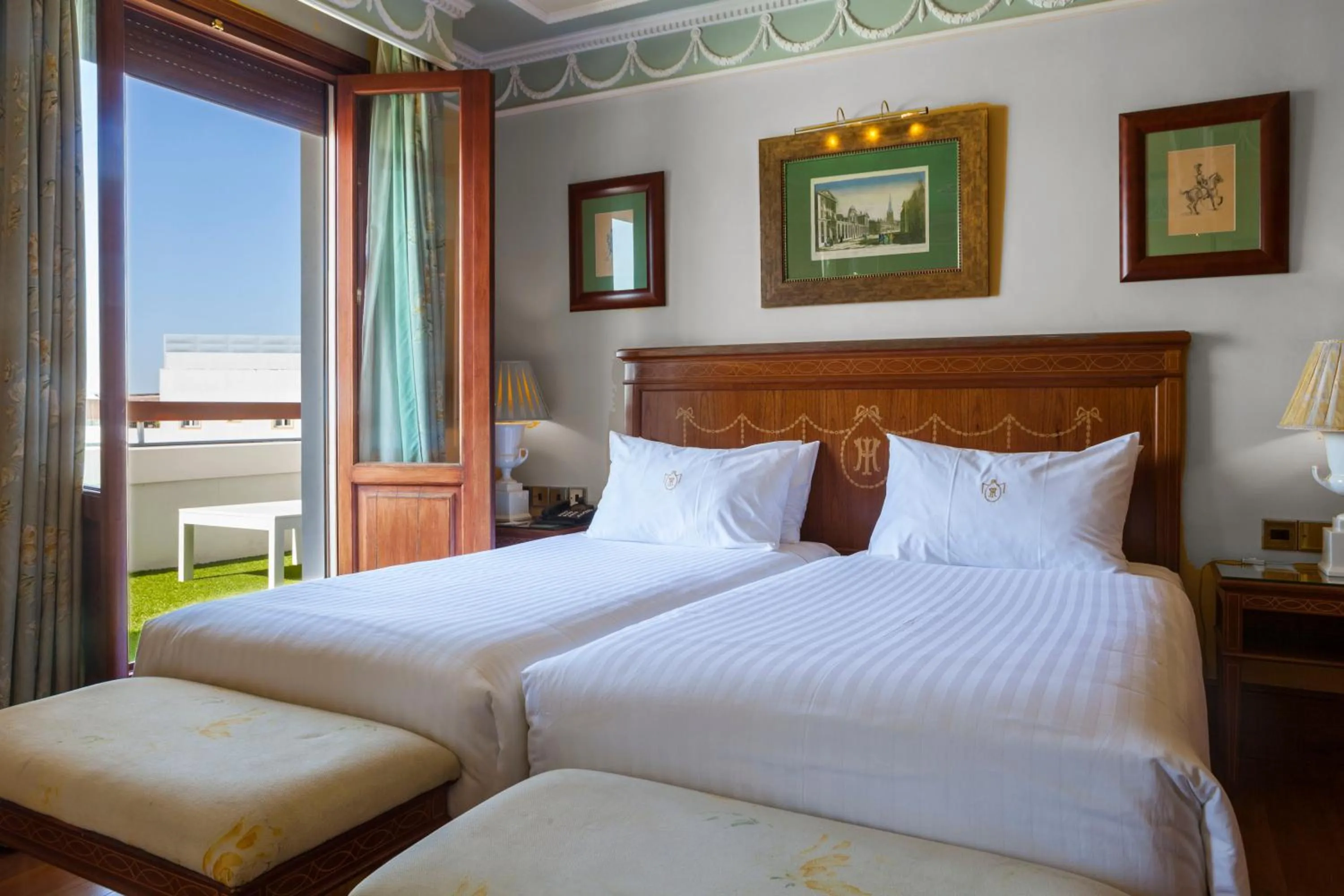Deluxe Double Room with Terrace in Hotel Inglaterra