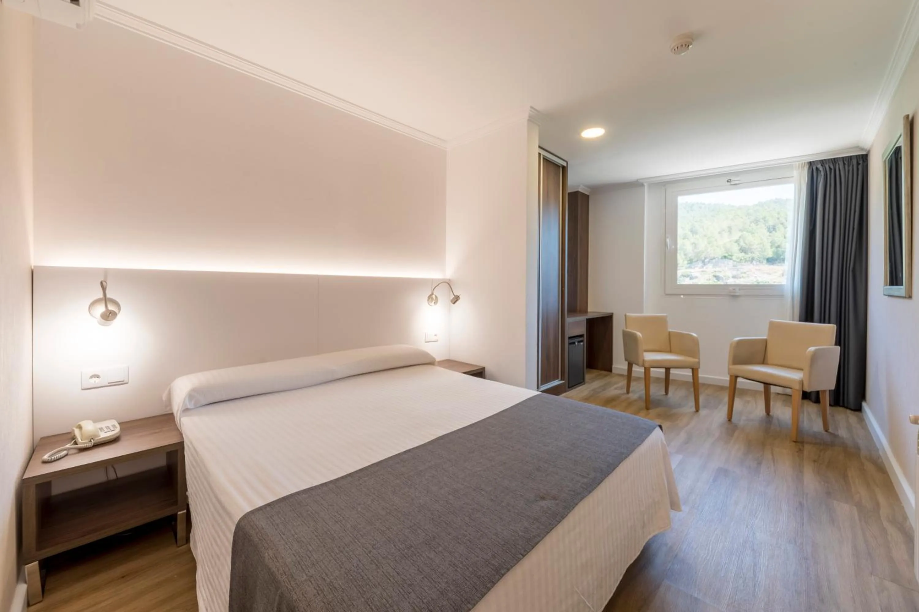 Double or Twin Room with River View in Hotel Rosaleda del Mijares