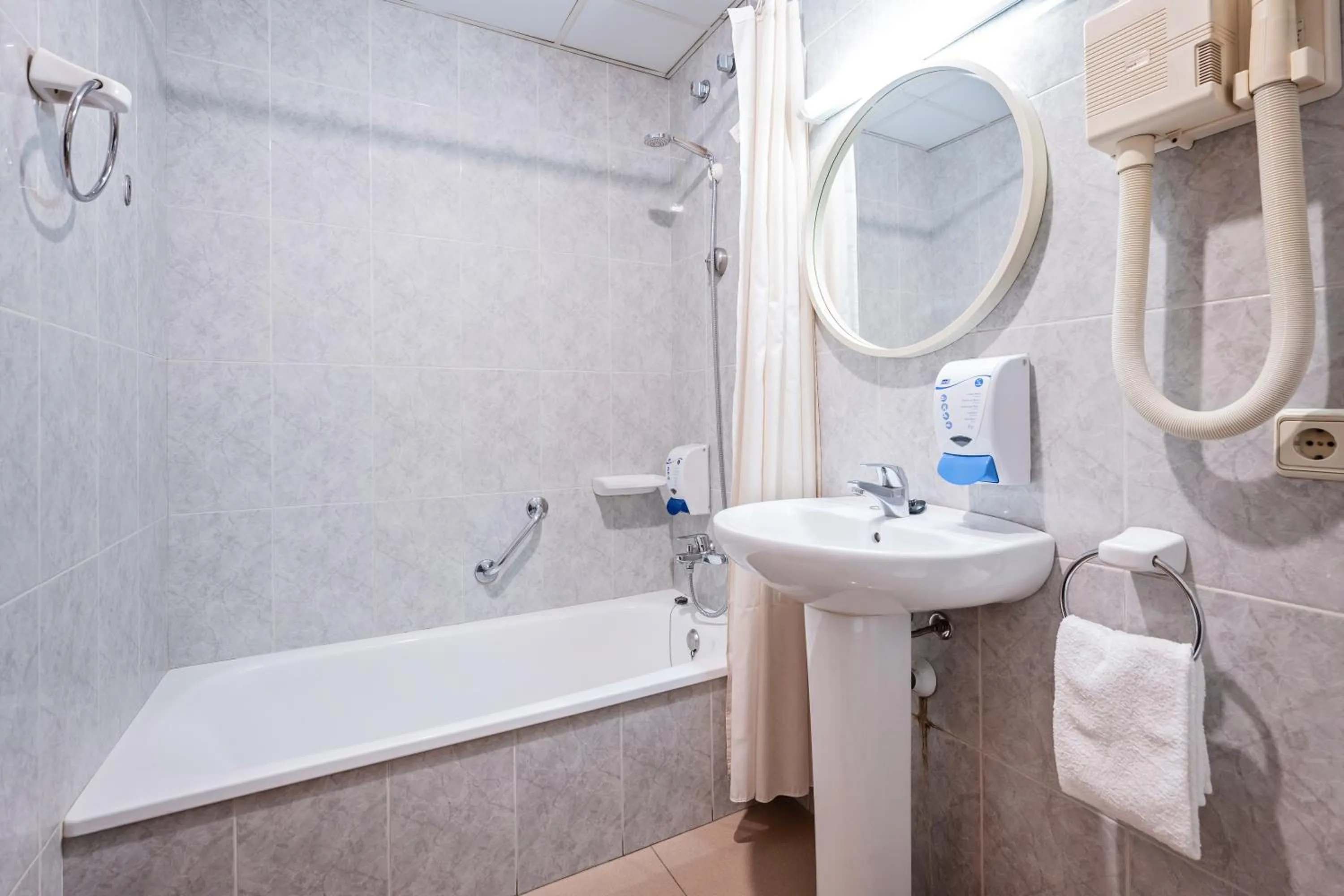 One-Bedroom Apartment with Terrace in Hotel La Perla D'Olot